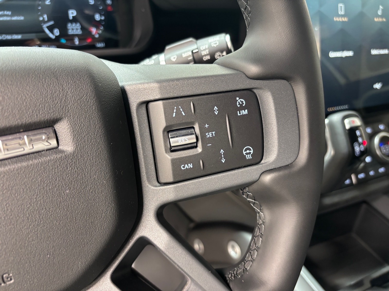2026 Land Rover Defender X-Dynamic SE - Photo 20
