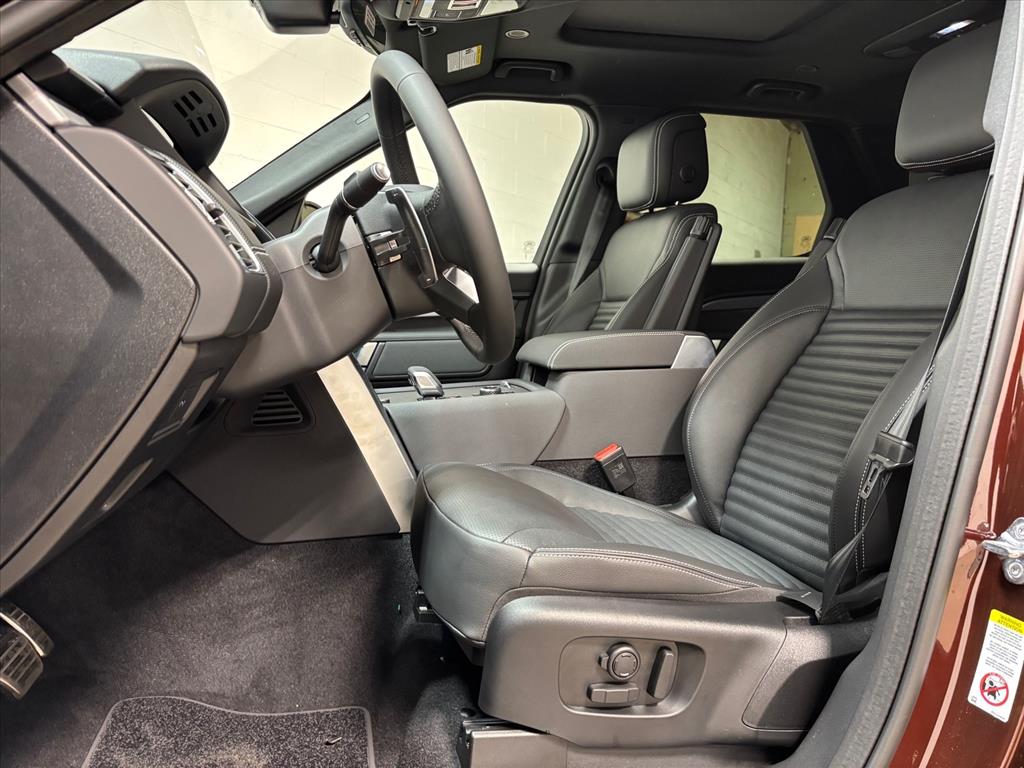 2026 Land Rover Discovery Gemini Edition - Photo 24