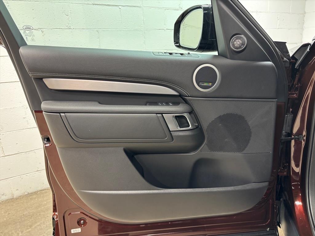 2026 Land Rover Discovery Gemini Edition - Photo 25