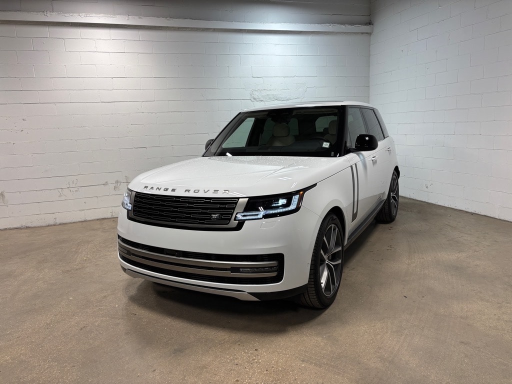 New 2025 Land Rover Range Rover P400 SE AWD P400 SE SUV