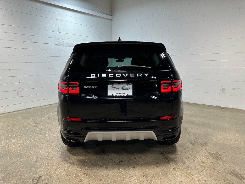 2025 Land Rover Discovery Sport S photo 3