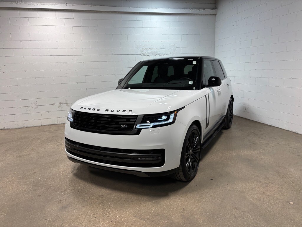 2025 Land Rover Range Rover SE photo 2