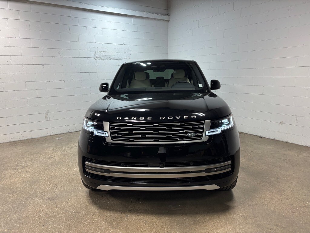 2025 Land Rover Range Rover SE photo 2
