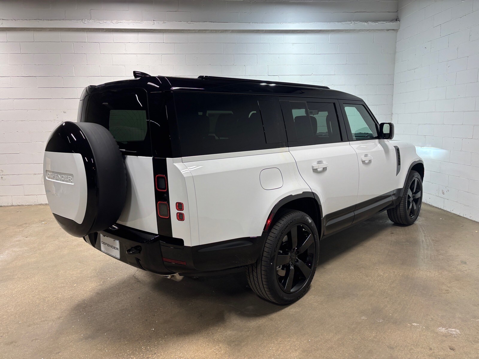 2026 Land Rover Defender X-Dynamic SE - Photo 6