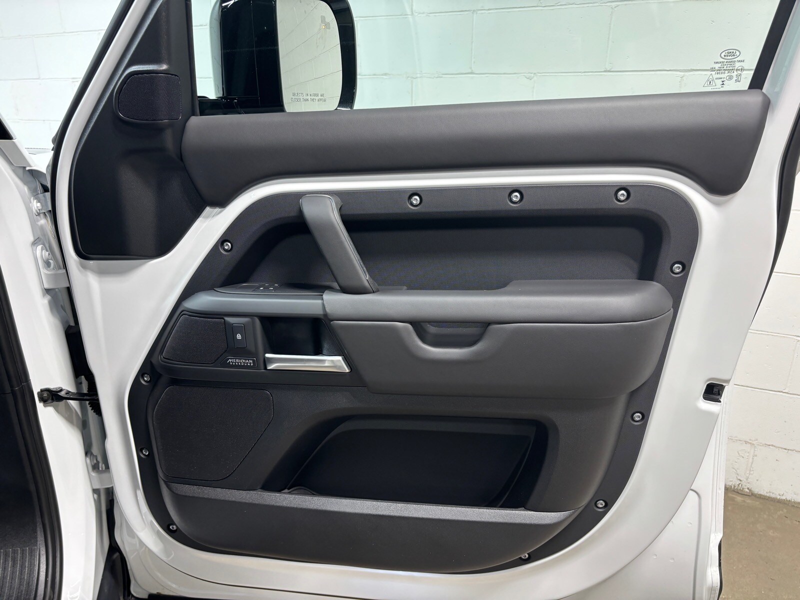 2026 Land Rover Defender X-Dynamic SE - Photo 36