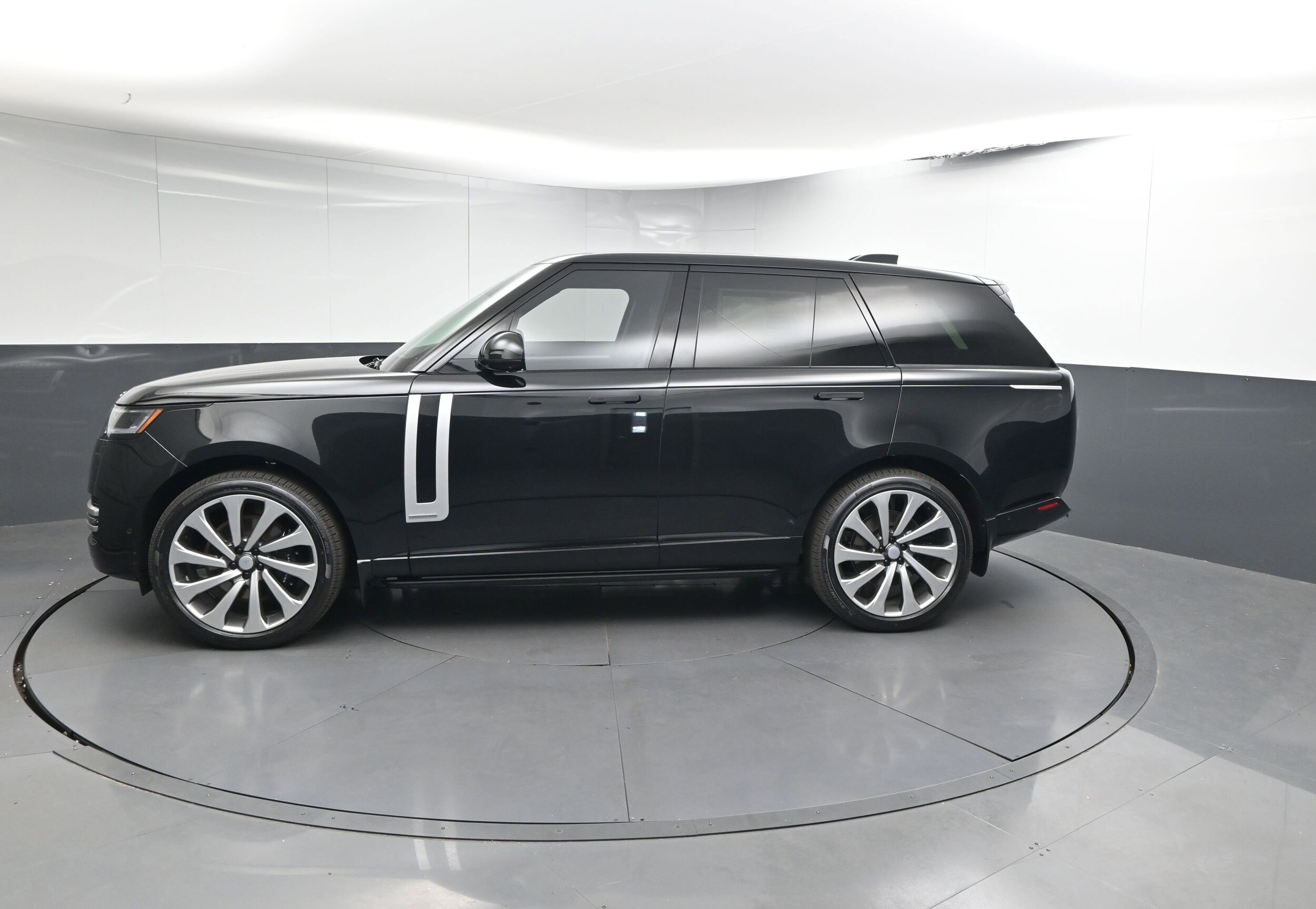 2025 Land Rover Range Rover Autobiography photo 2