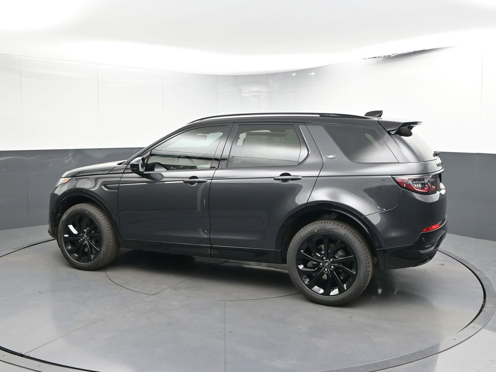 2025 Land Rover Discovery Sport Dynamic SE photo 3