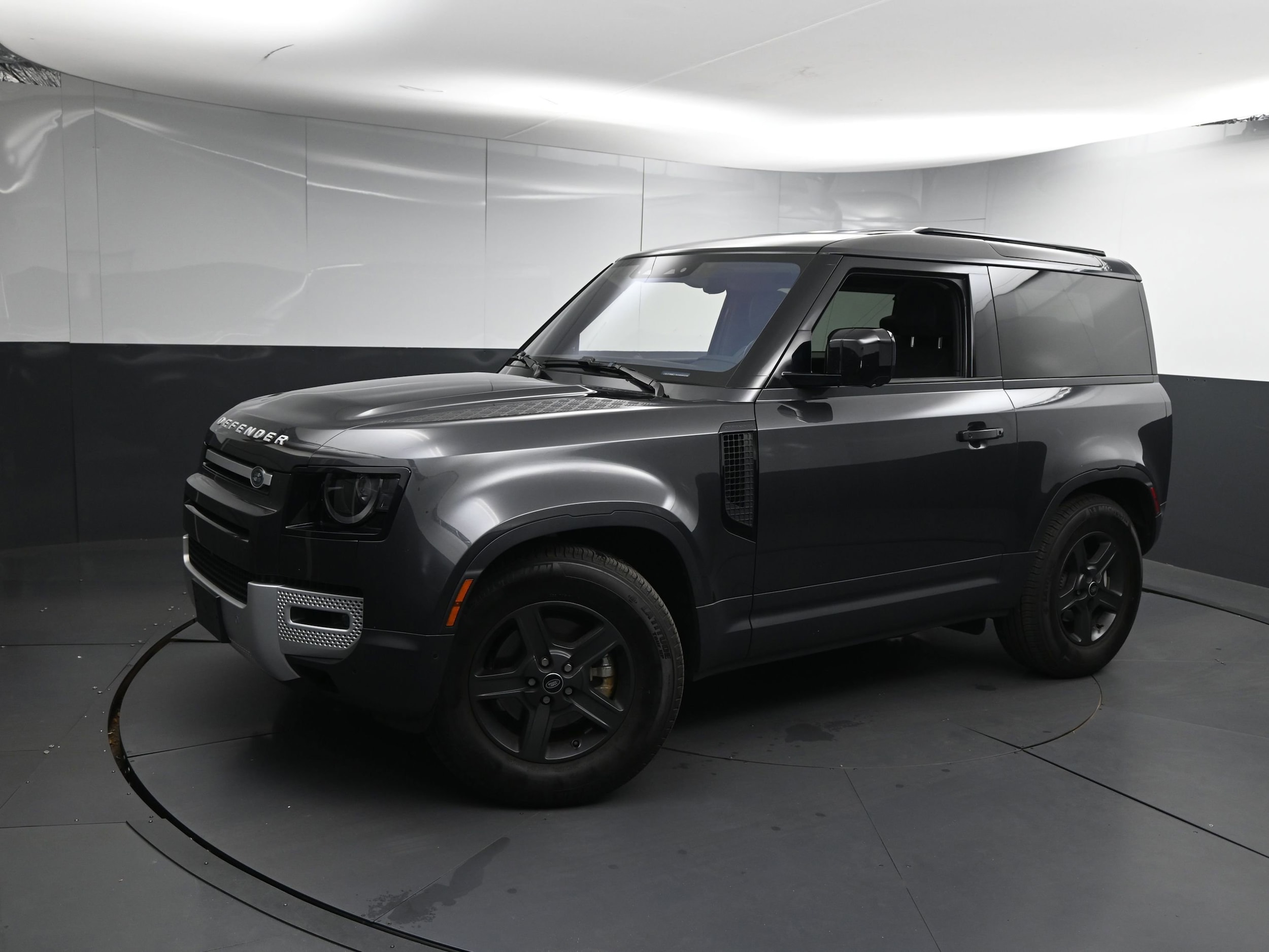 2023 Land Rover Defender S's photo