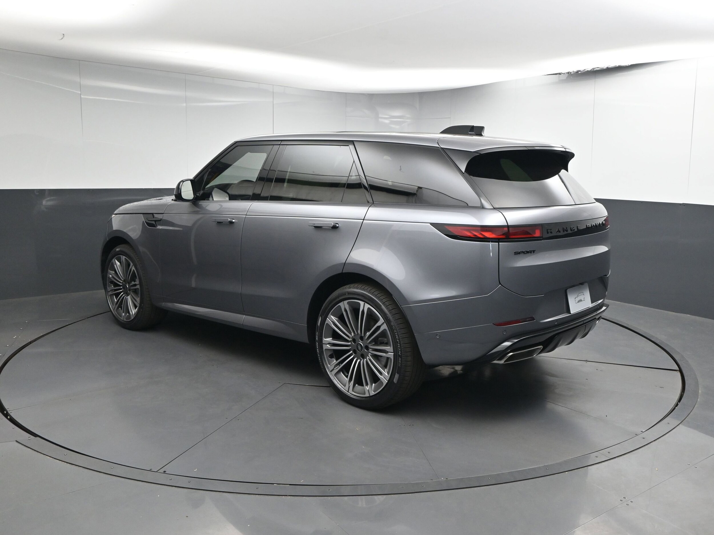2025 Land Rover Range Rover Sport SE photo 3
