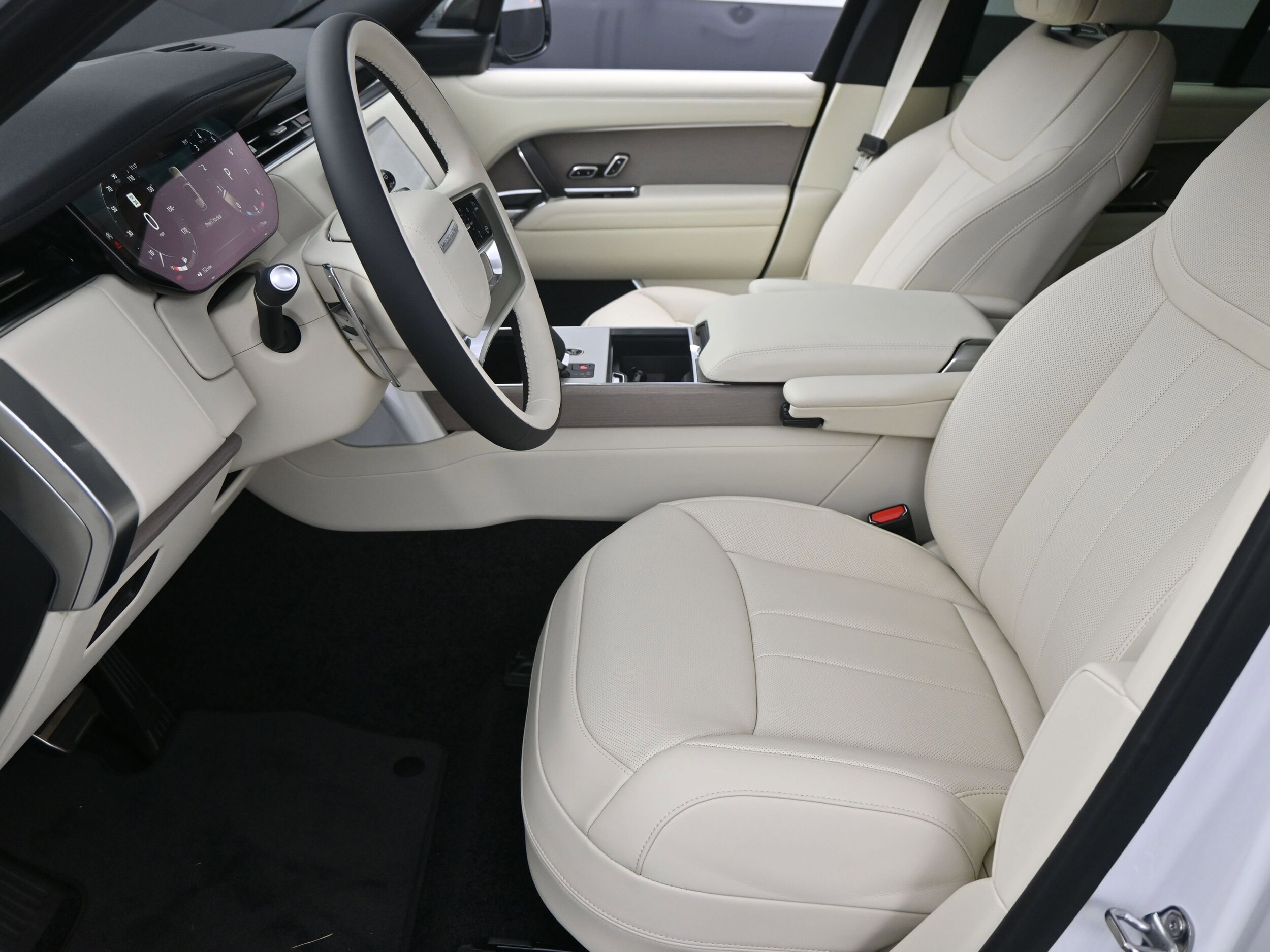 2025 Land Rover Range Rover SE photo 3