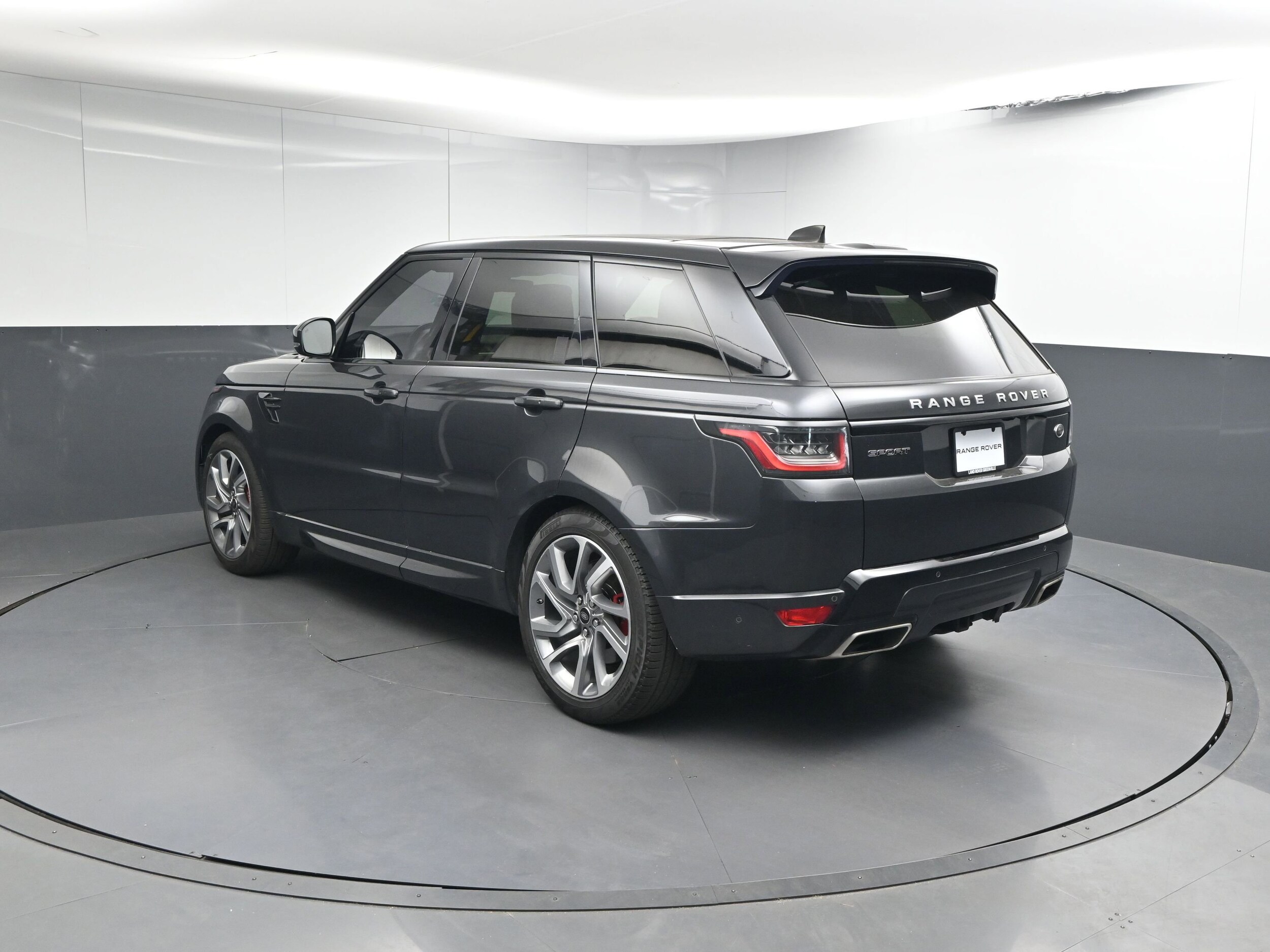 2019 Land Rover Range Rover Sport HSE Dynamic photo 2