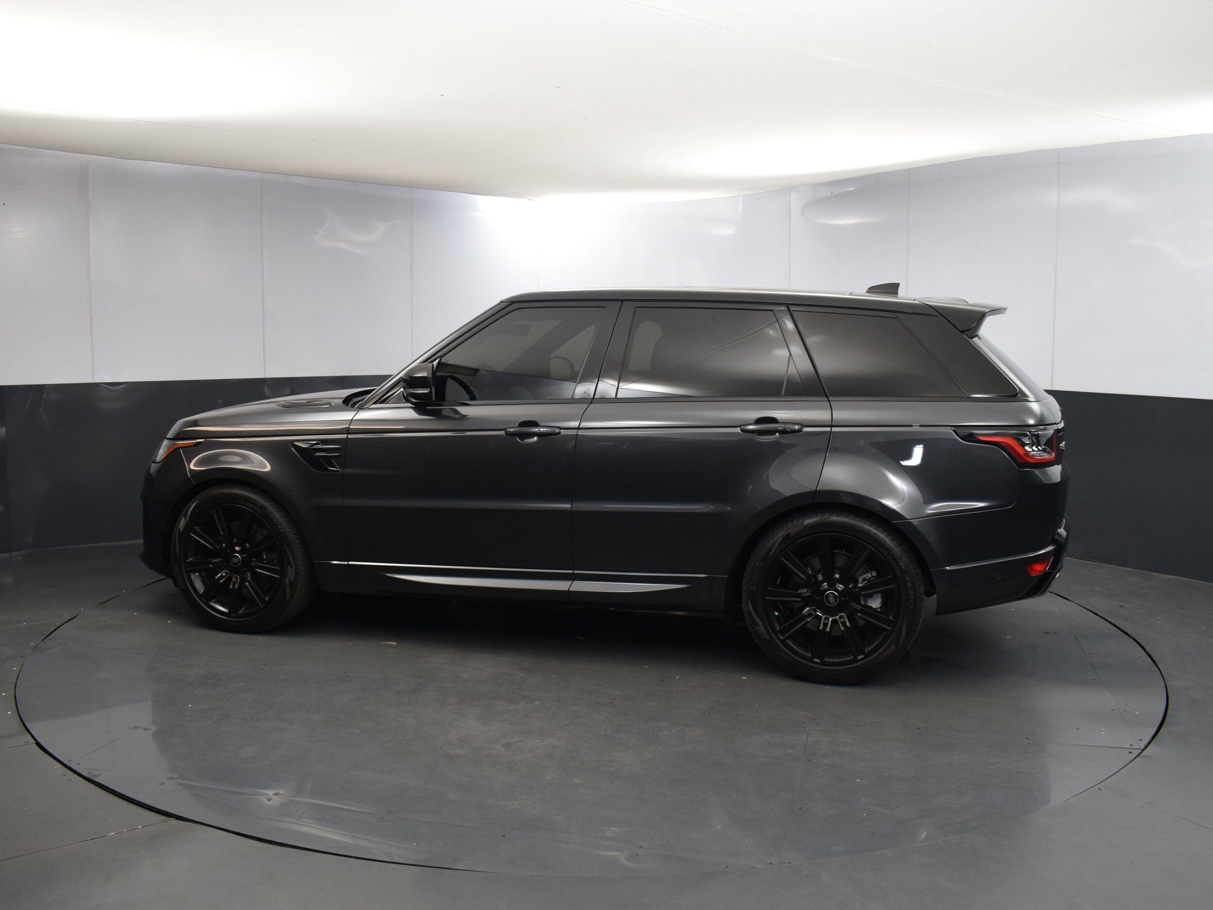 2021 Land Rover Range Rover Sport HST photo 2