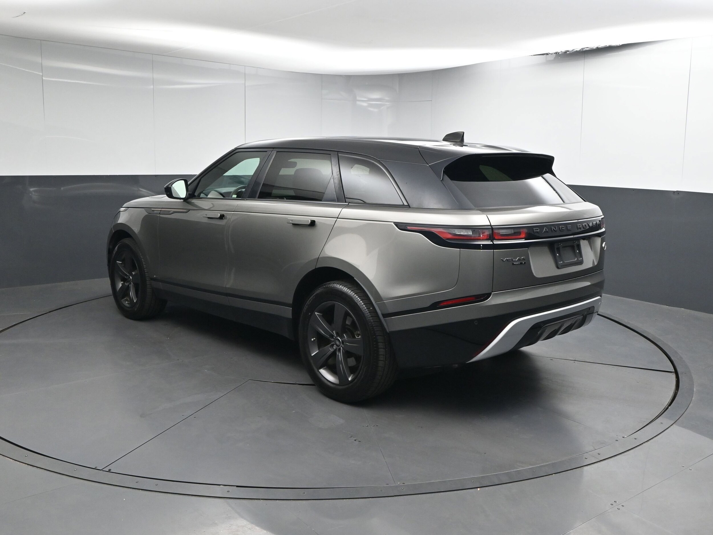 2020 Land Rover Range Rover Velar P250 R-Dynamic S photo 3