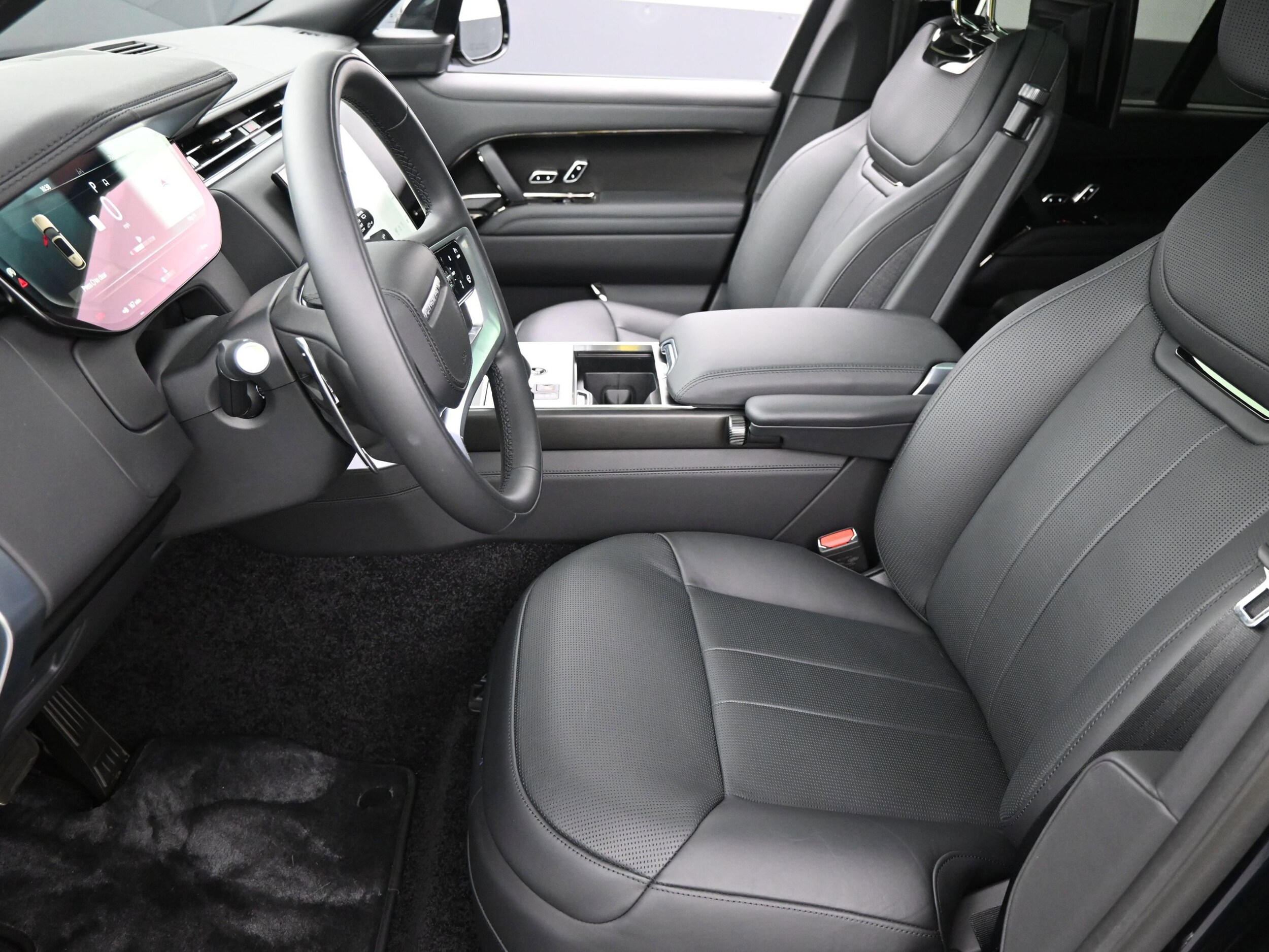 2025 Land Rover Range Rover SV photo 4