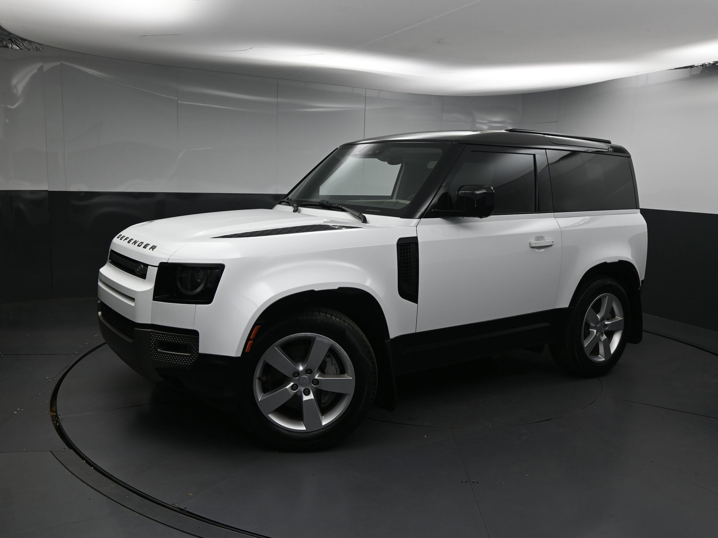 2024 Land Rover Defender X-Dynamic SE's photo