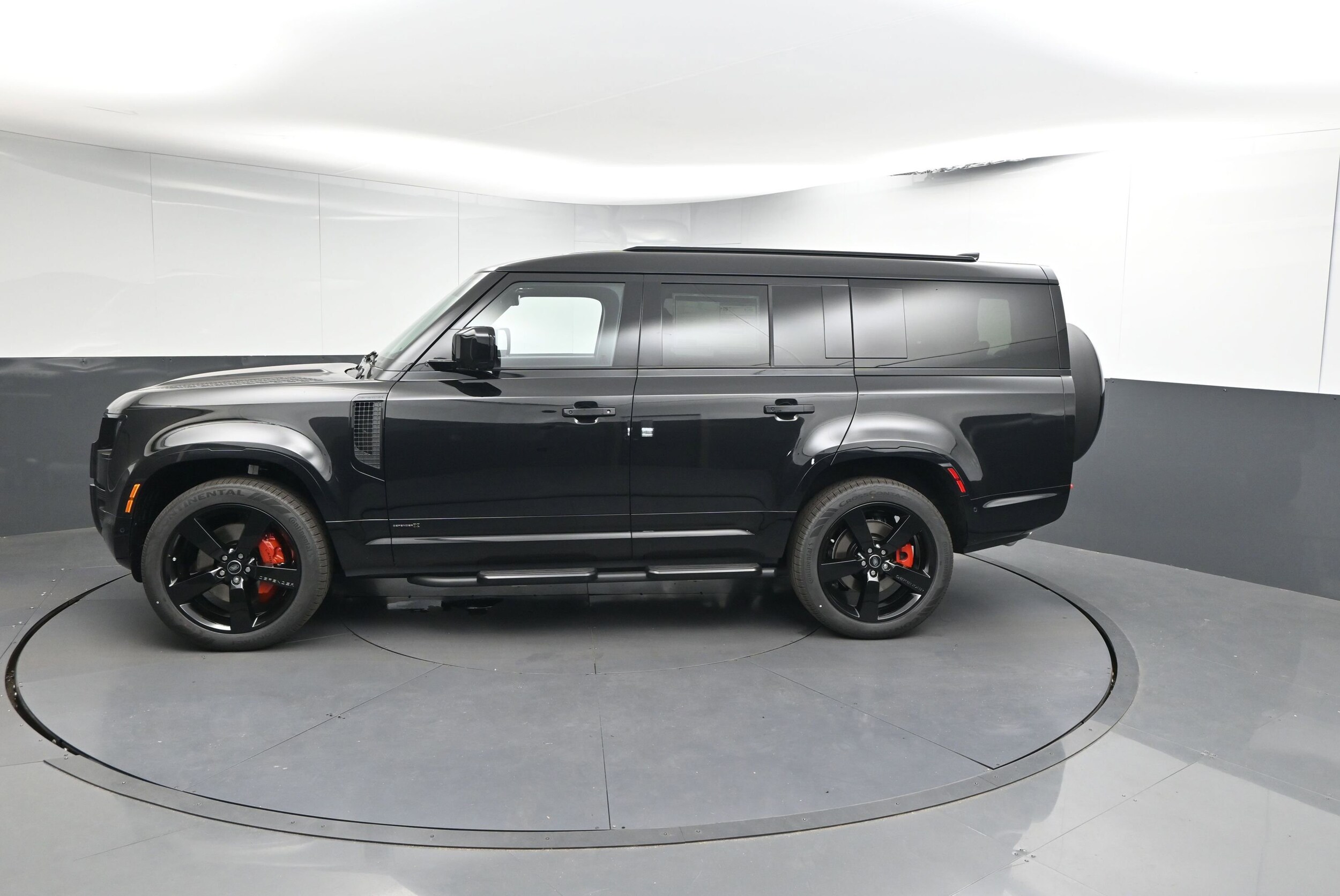 2025 Land Rover Defender 130 X photo 2