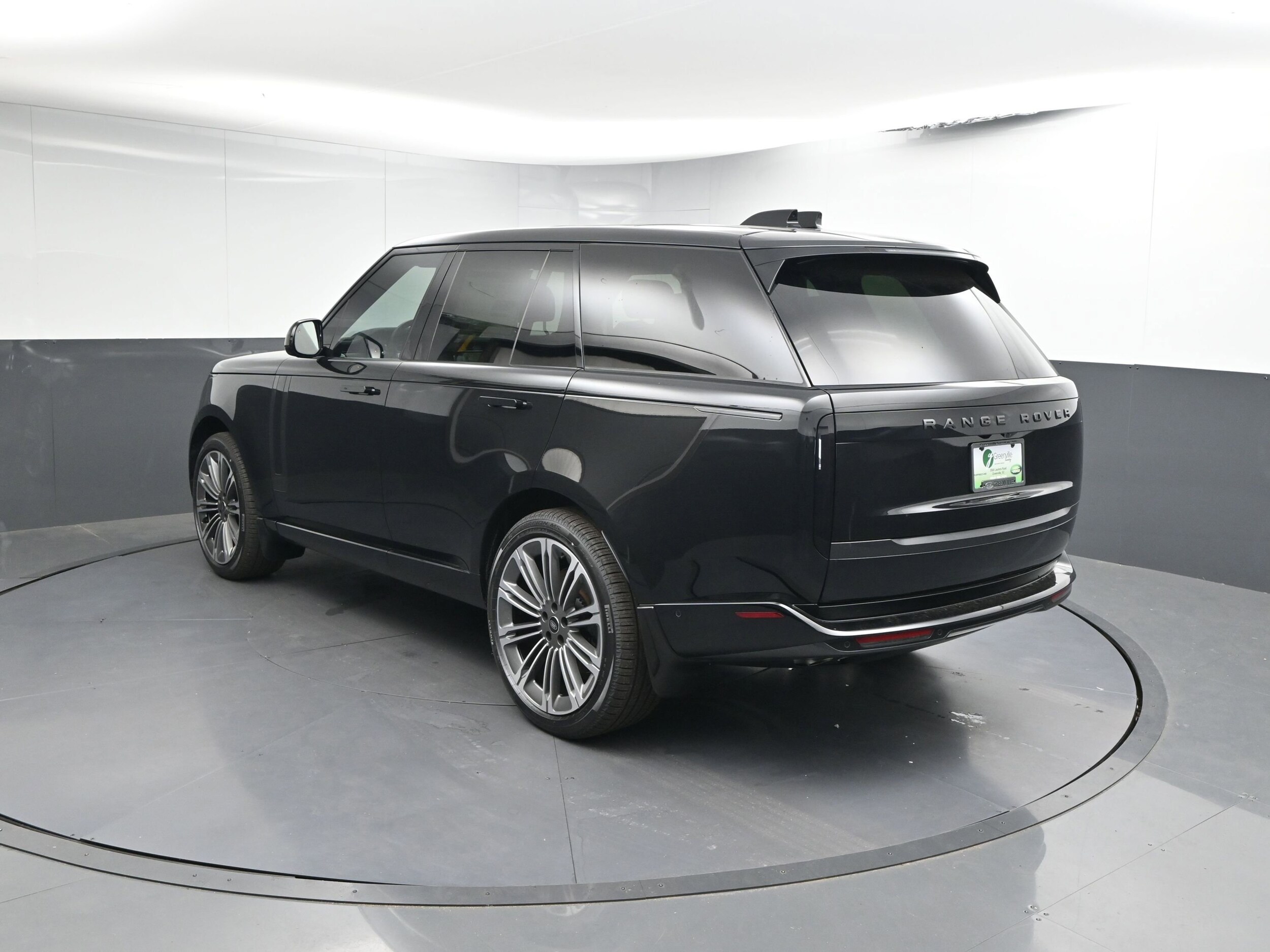 2025 Land Rover Range Rover SE photo 3