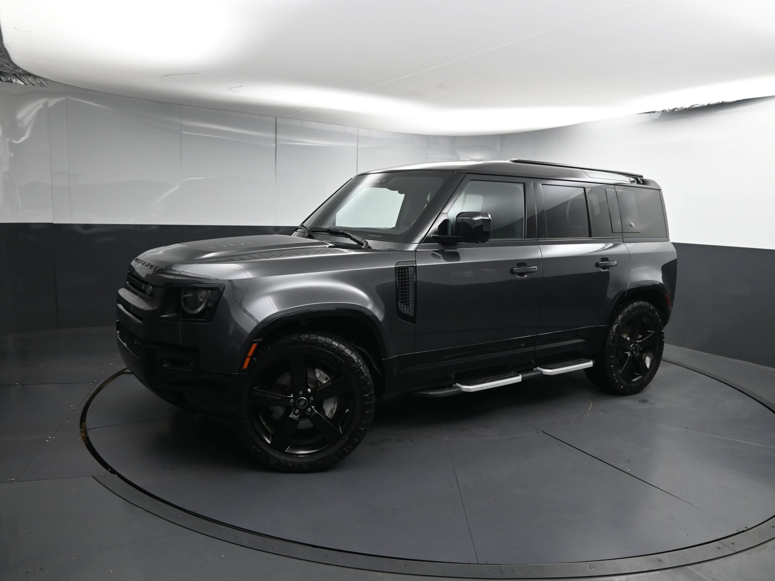 2023 Land Rover Defender X-Dynamic SE's photo