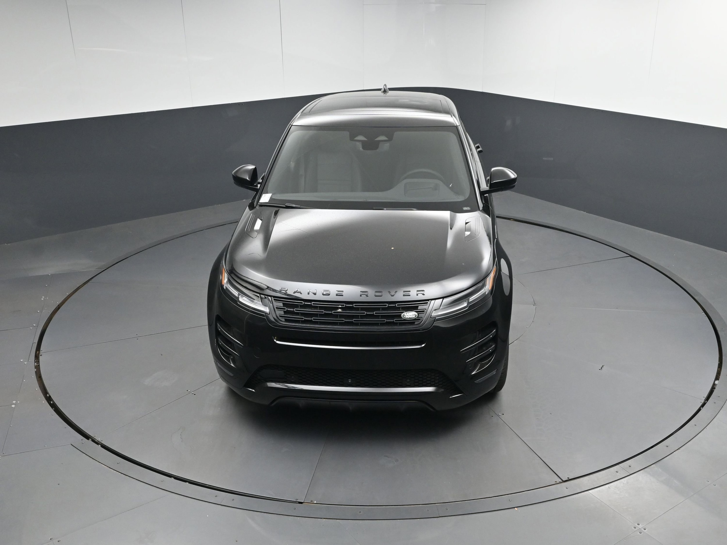 2026 Land Rover Range Rover Evoque Dynamic SE photo 4