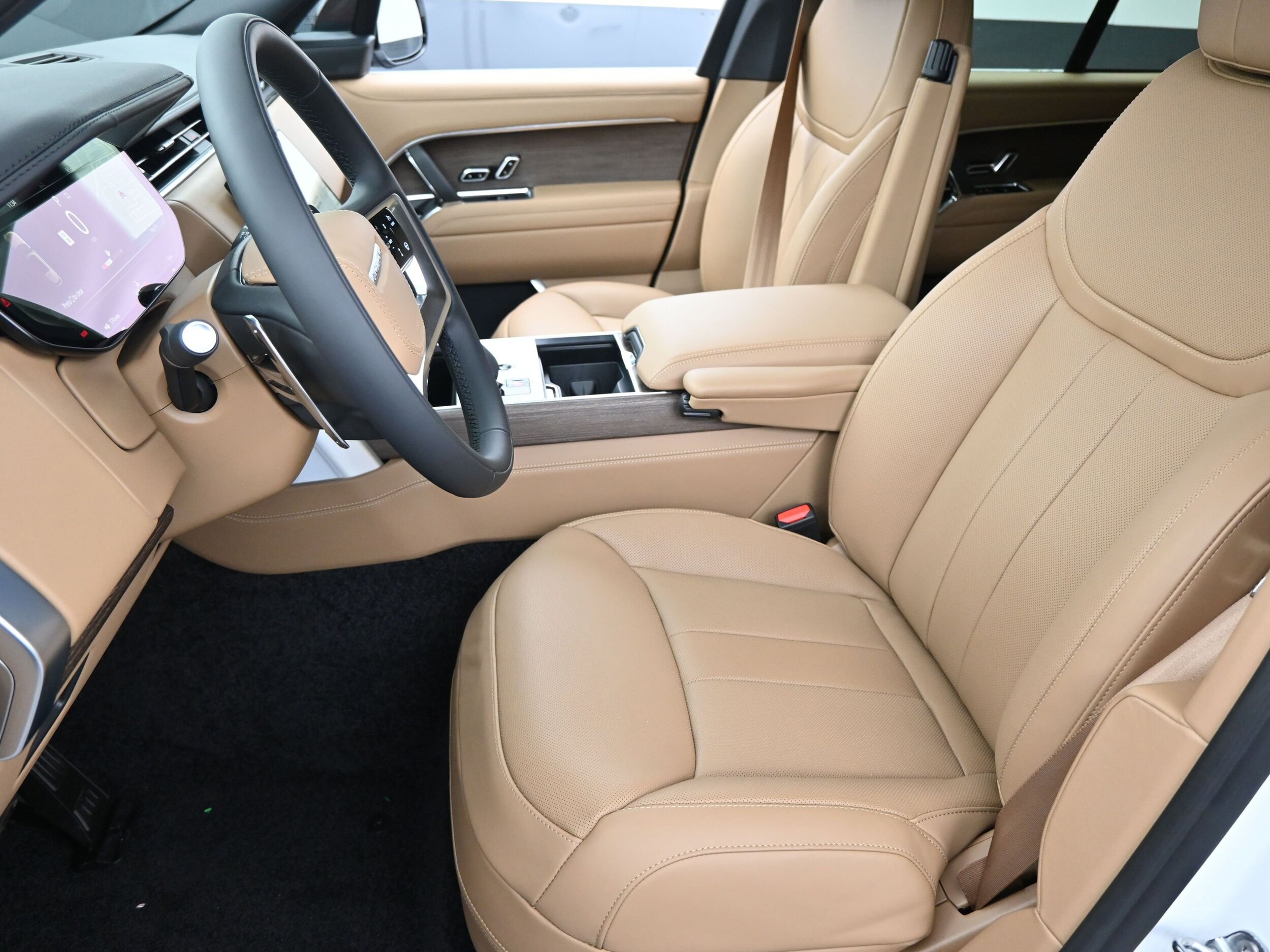 2025 Land Rover Range Rover SE photo 3