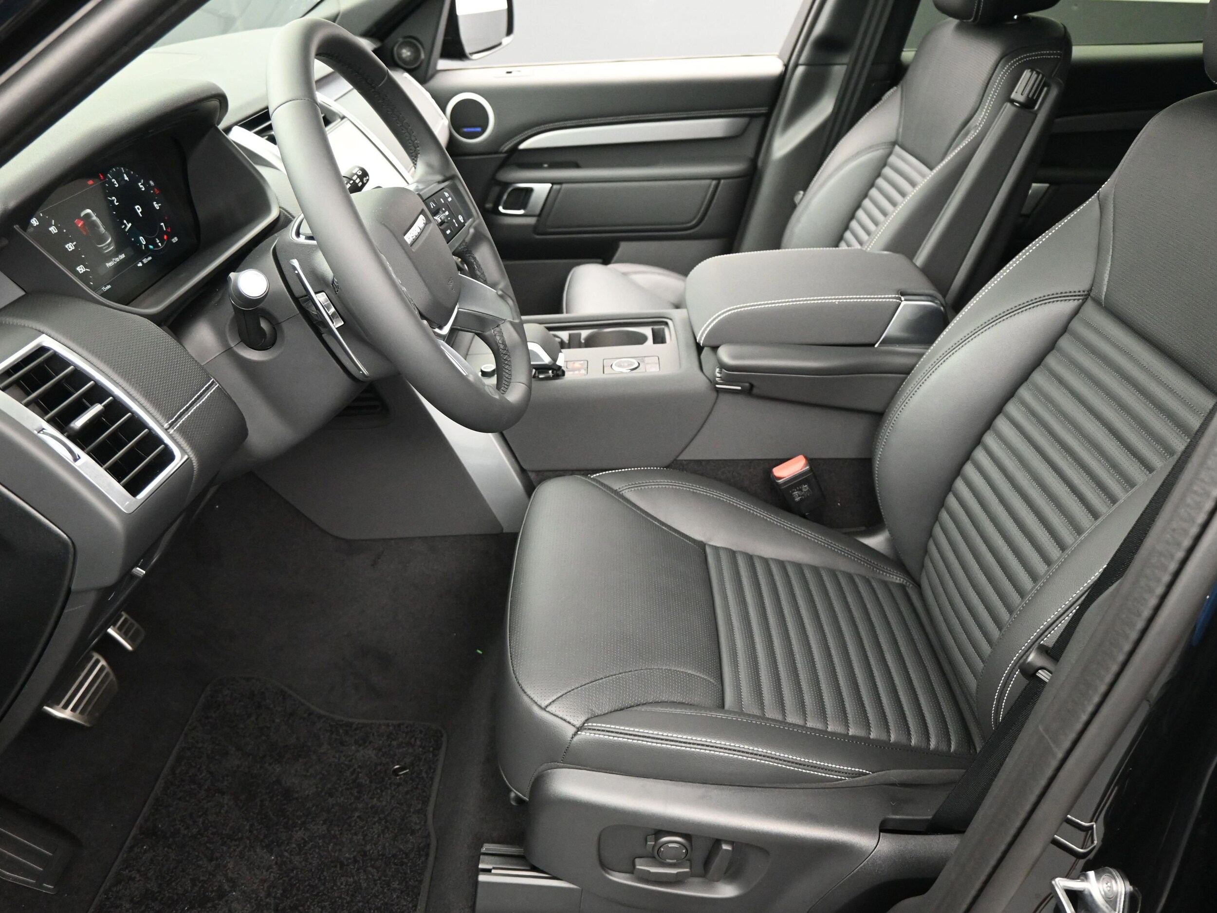 2025 Land Rover Discovery SE photo 4
