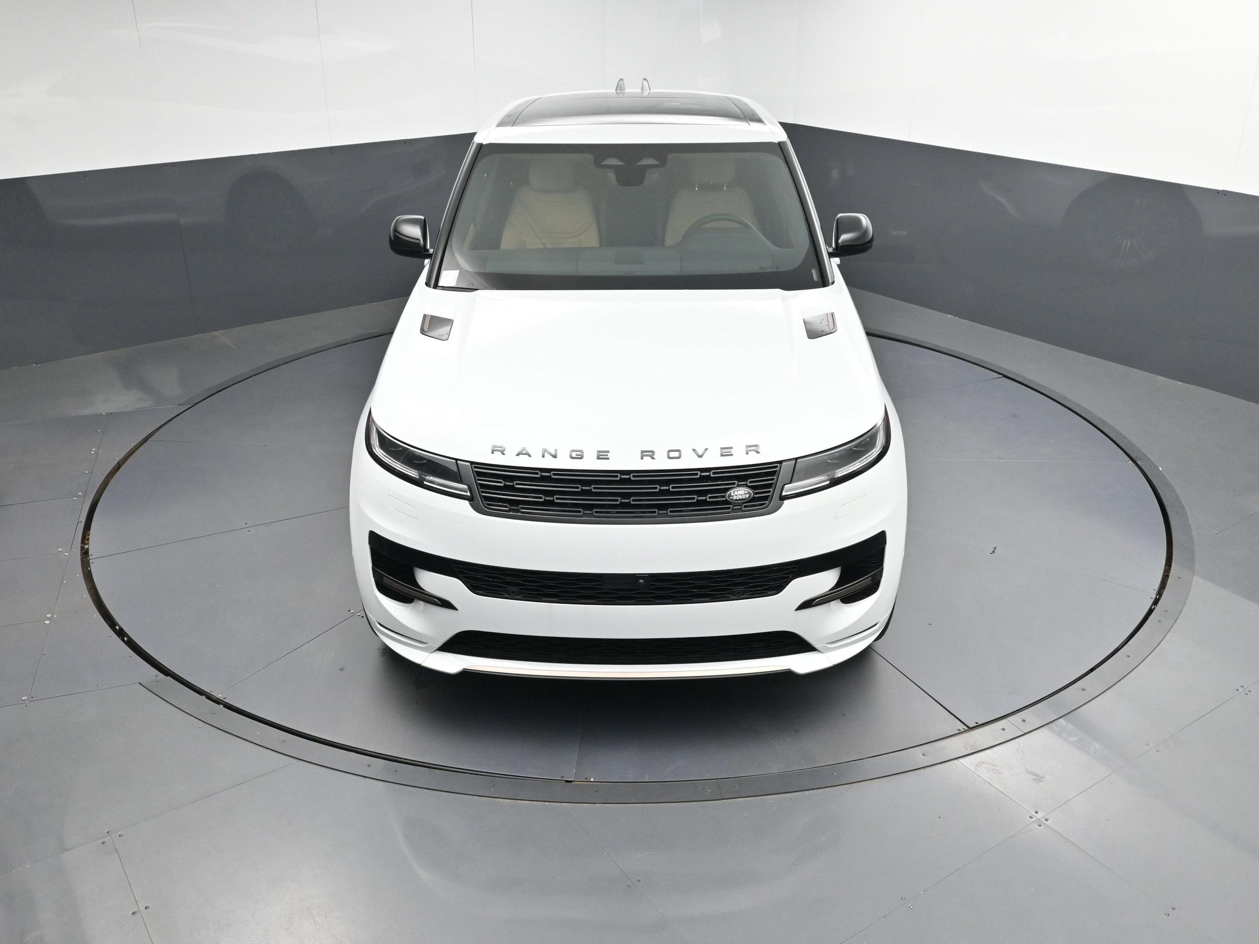 2025 Land Rover Range Rover Sport SE photo 4
