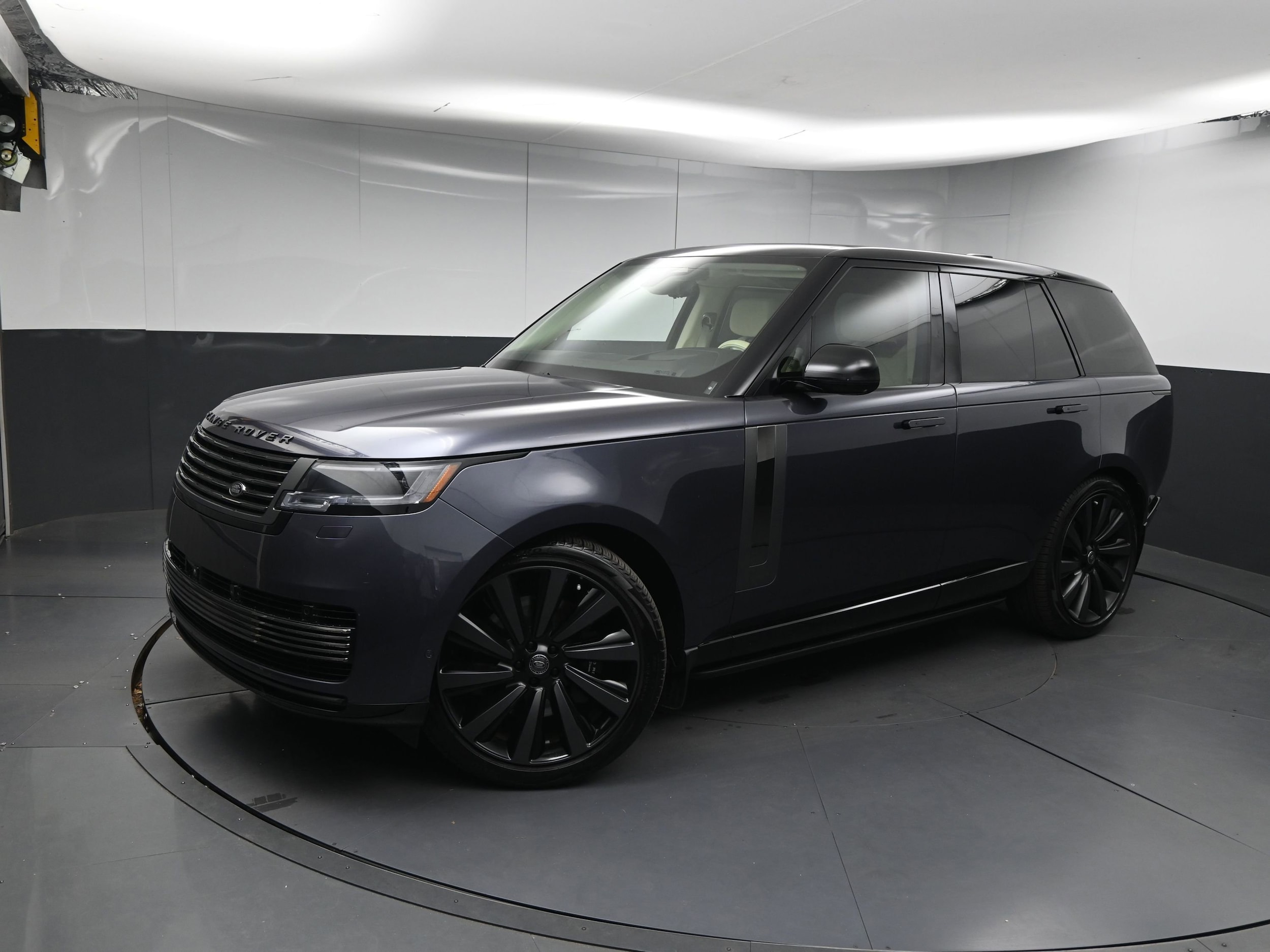 2024 Land Rover Range Rover SV