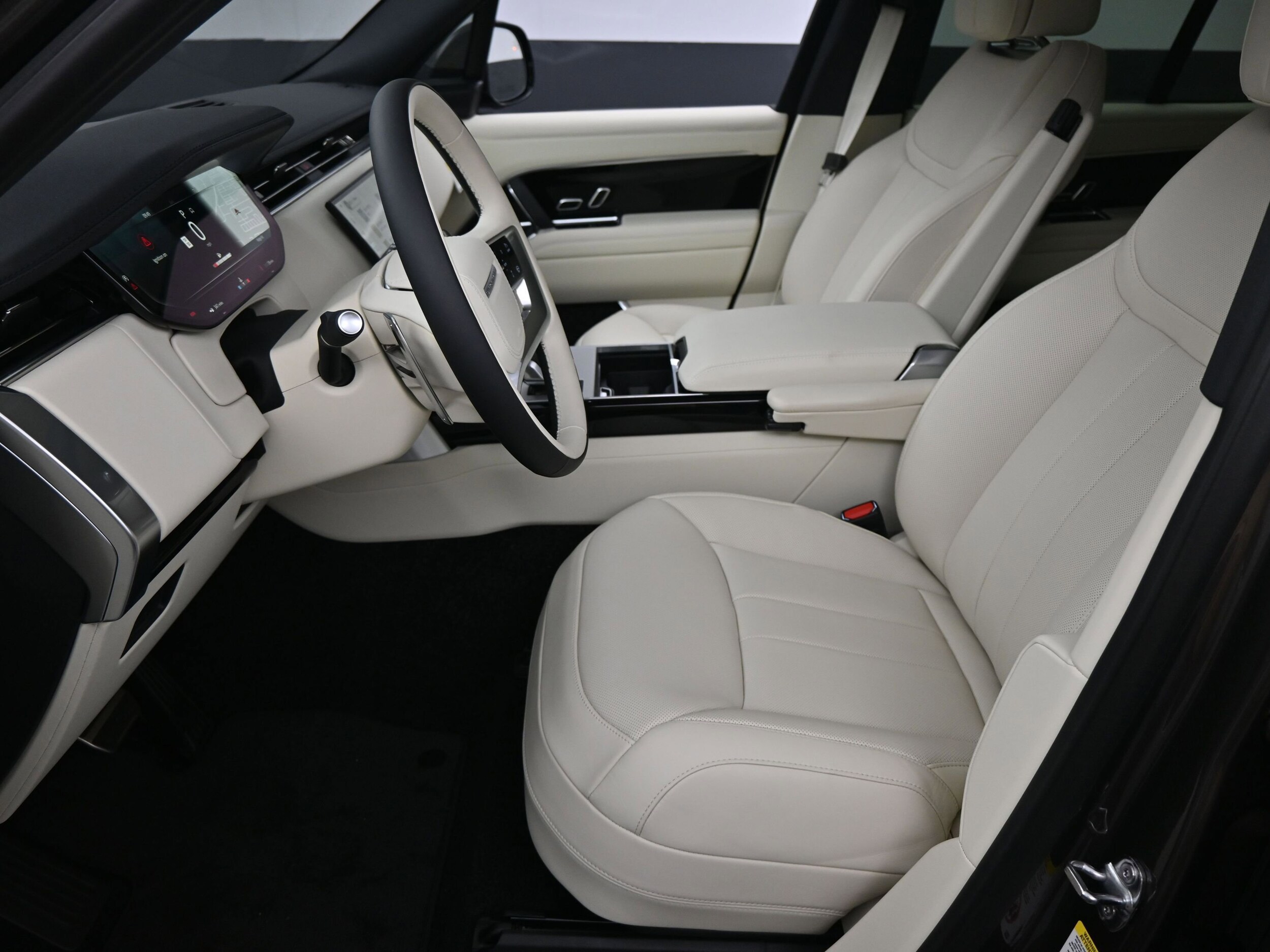 2025 Land Rover Range Rover SE photo 4