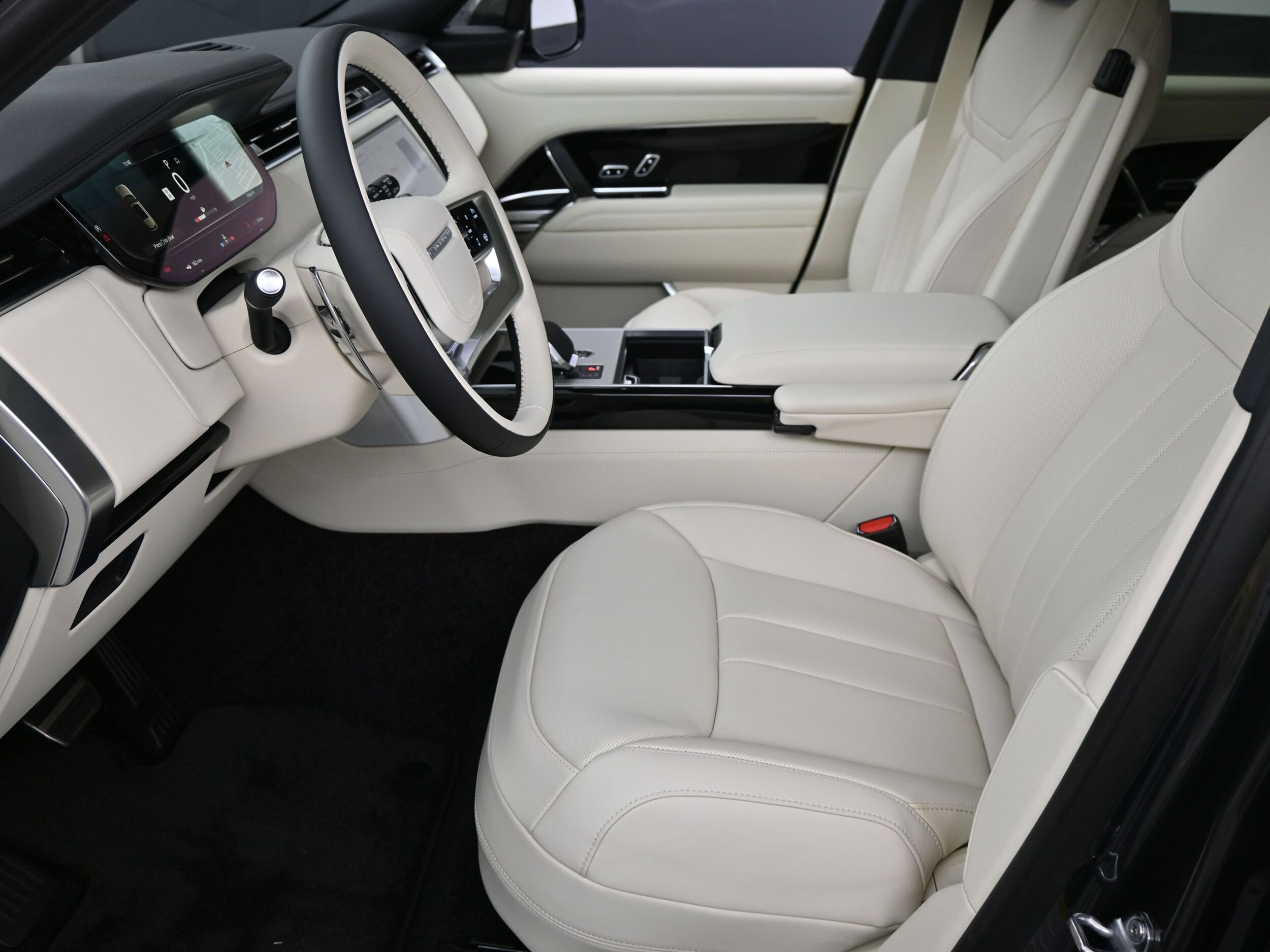 2025 Land Rover Range Rover SE photo 3
