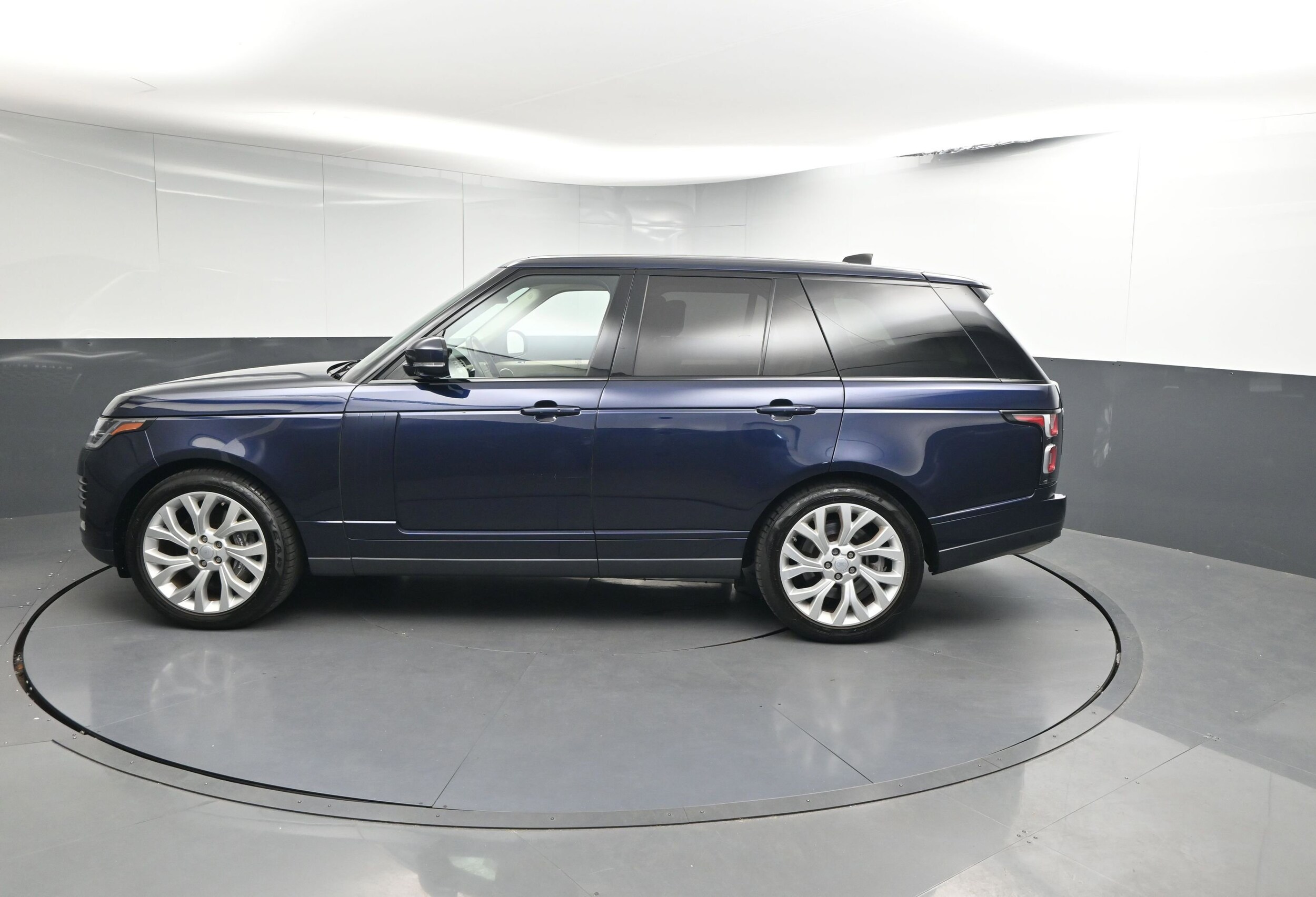 2019 Land Rover Range Rover SuperCharged HSE photo 2