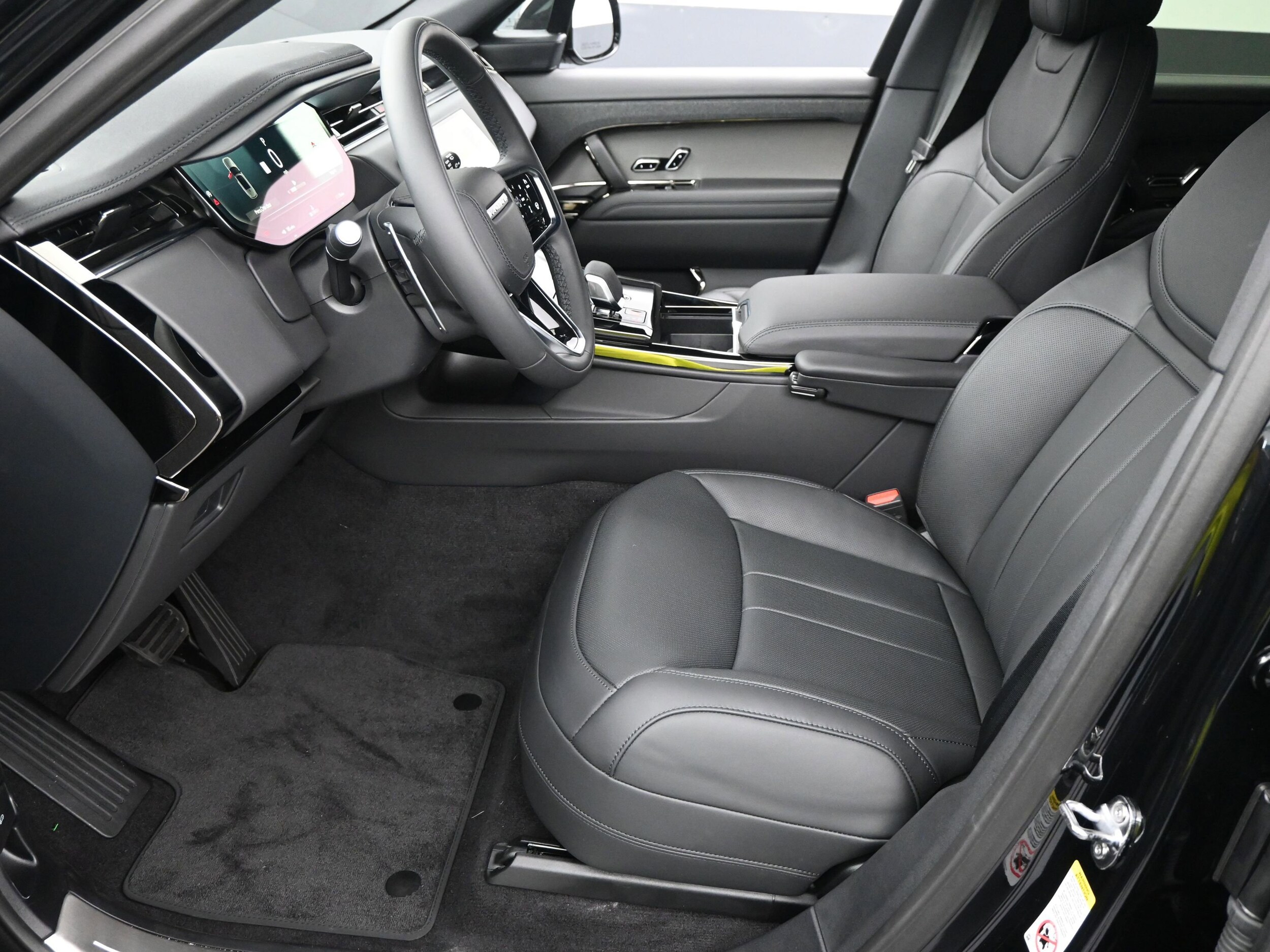 2025 Land Rover Range Rover Sport SE photo 4