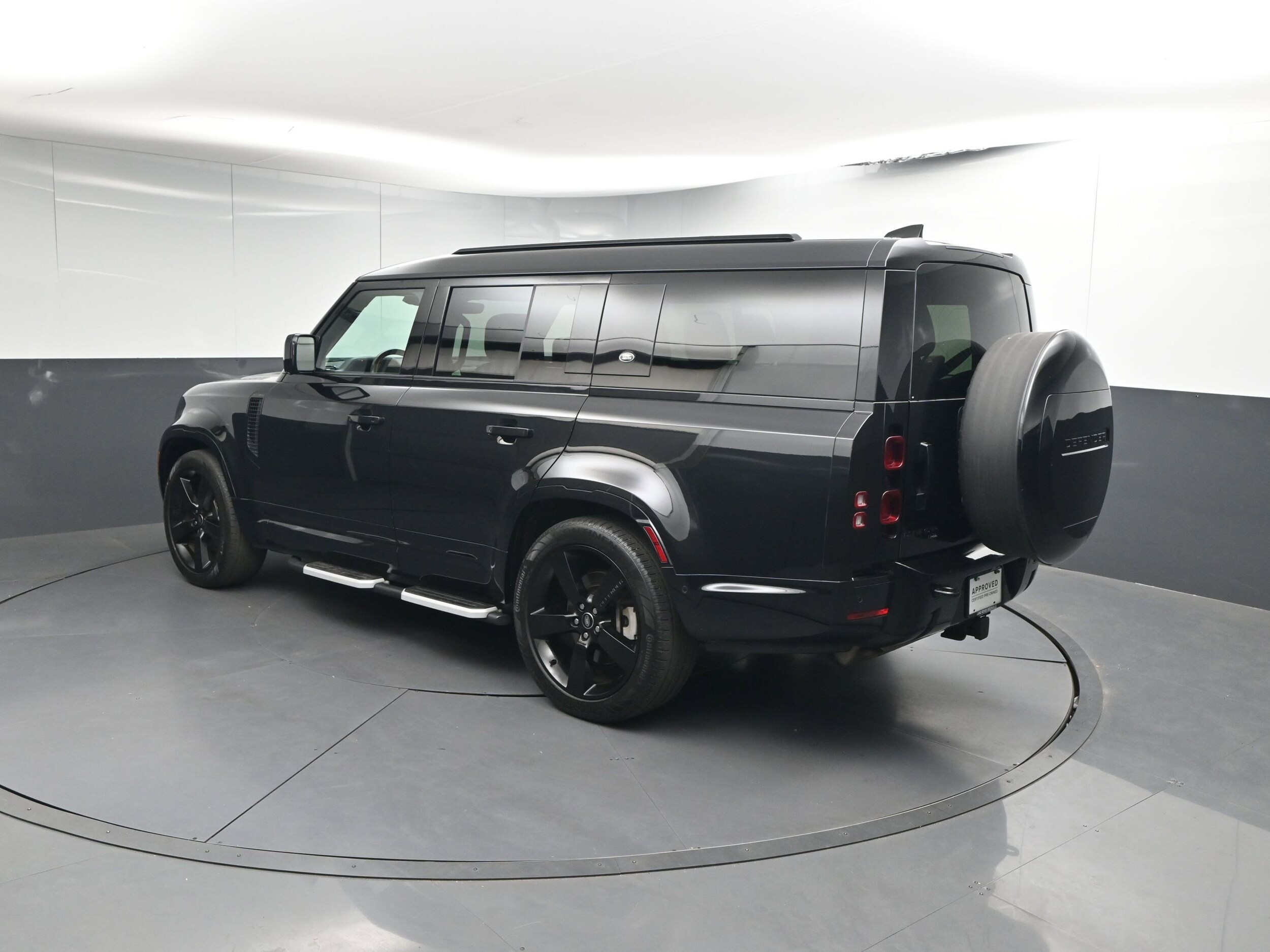 2023 Land Rover Defender 130 X-Dynamic SE photo 2