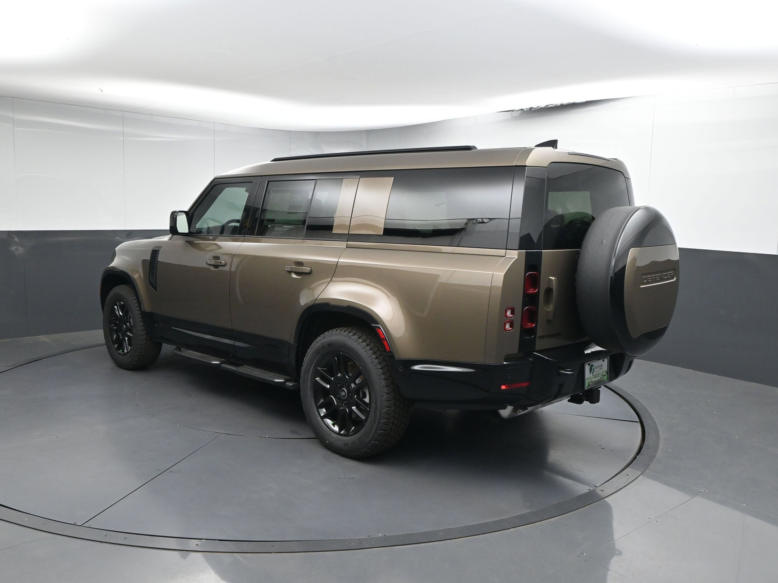 2025 Land Rover Defender 130 X-Dynamic SE photo 2