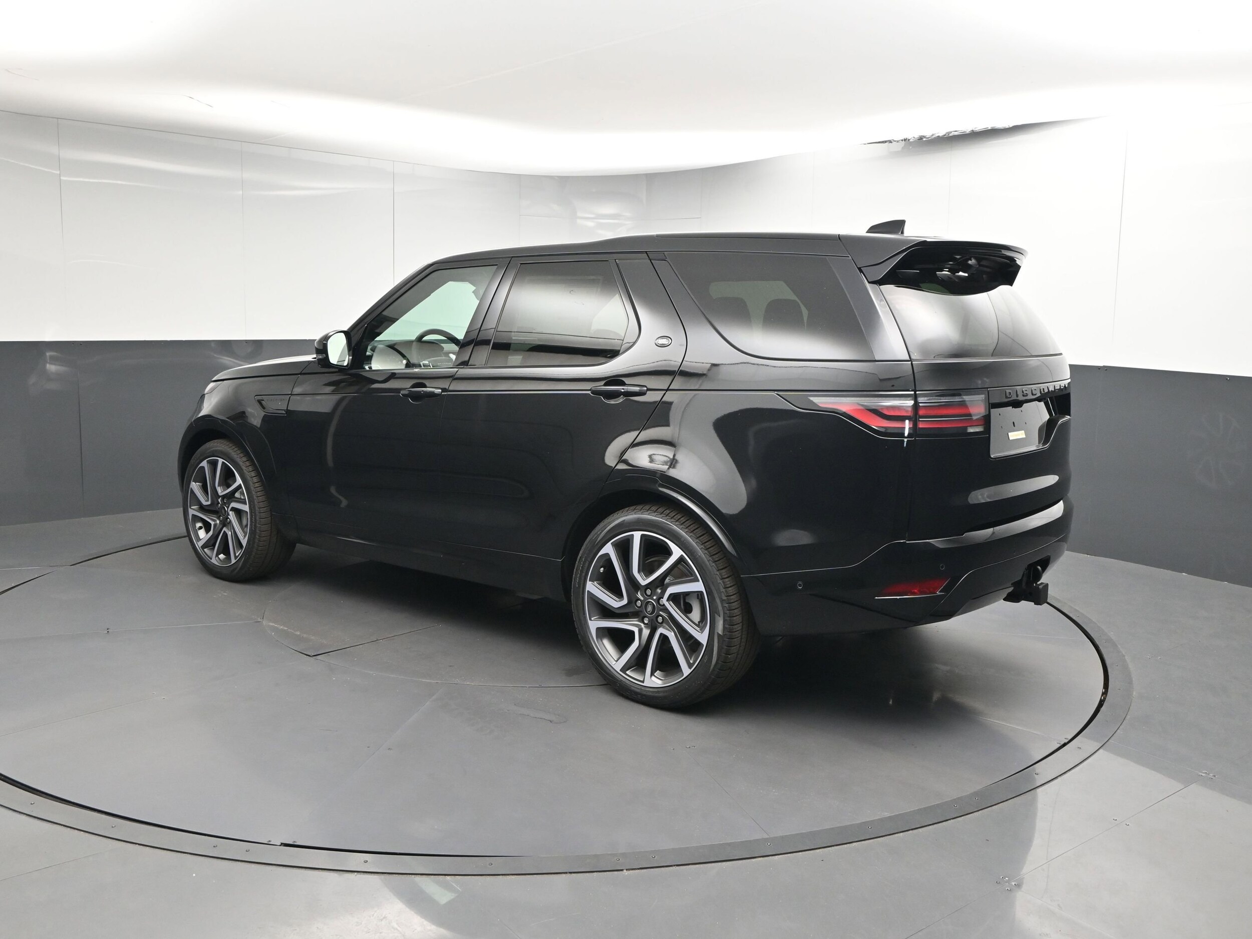 2025 Land Rover Discovery SE photo 3