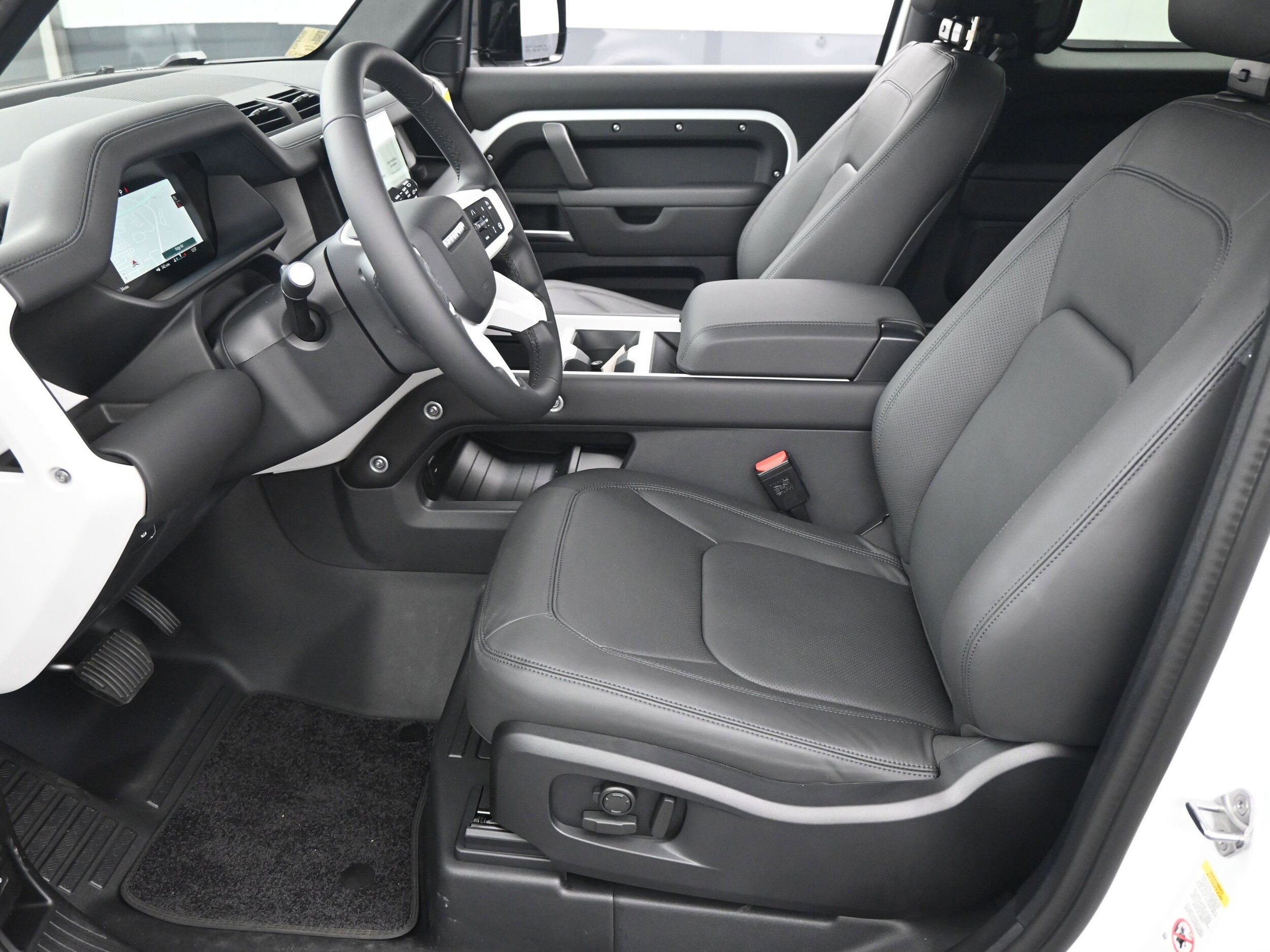 2025 Land Rover Defender 90 X-Dynamic SE photo 4