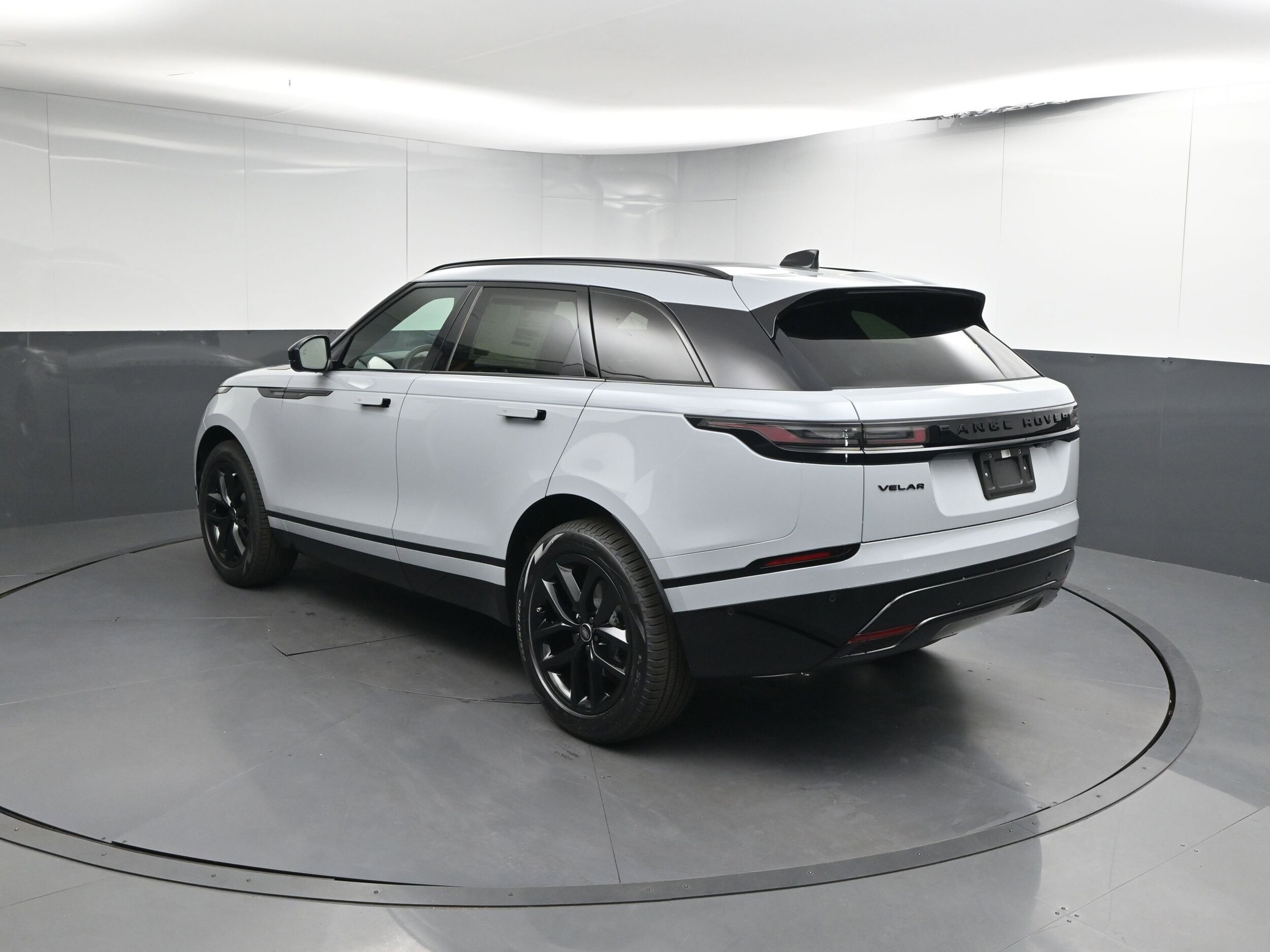 2026 Land Rover Range Rover Velar SE photo 2