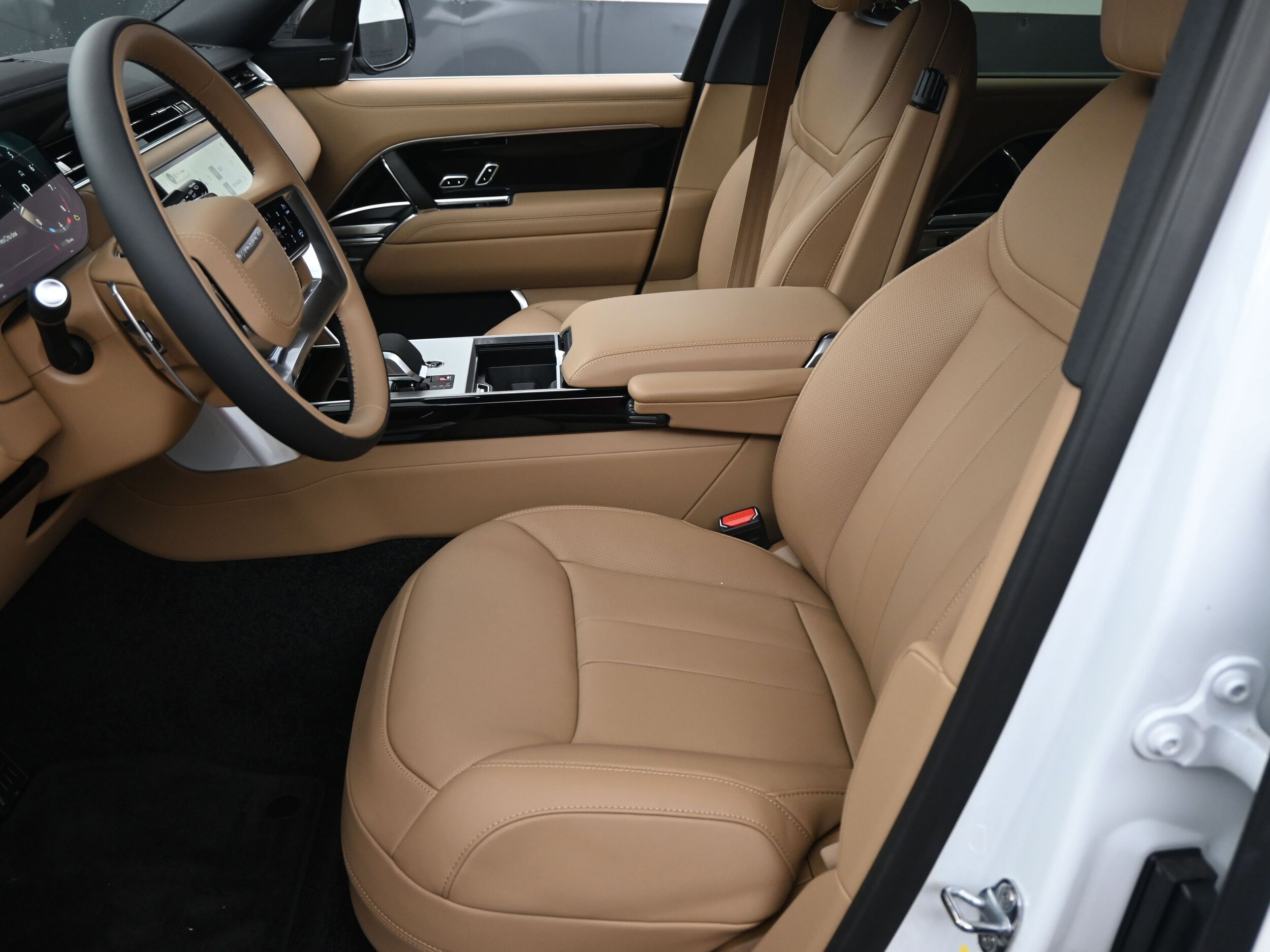 2025 Land Rover Range Rover SE photo 4
