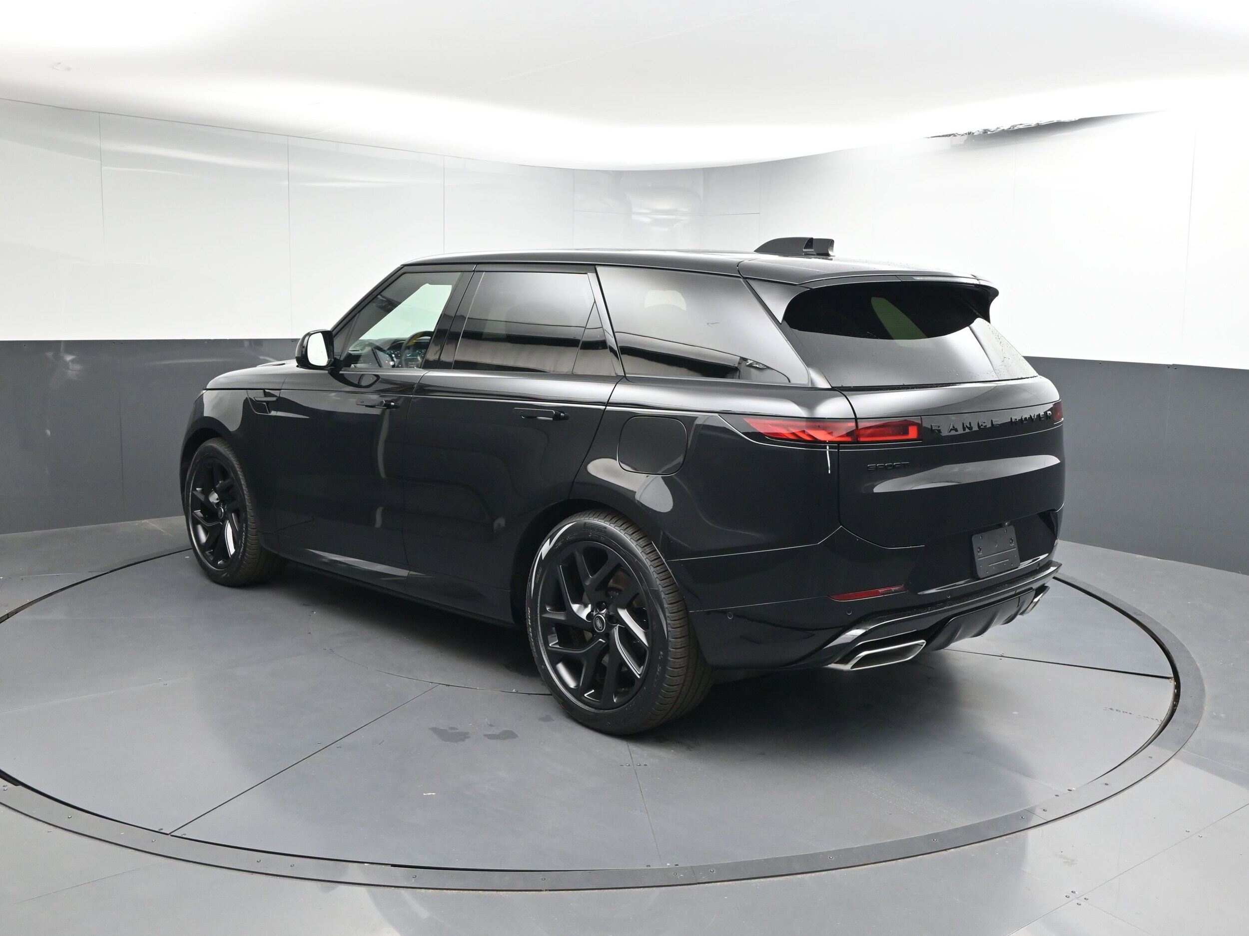 2025 Land Rover Range Rover Sport SE photo 3