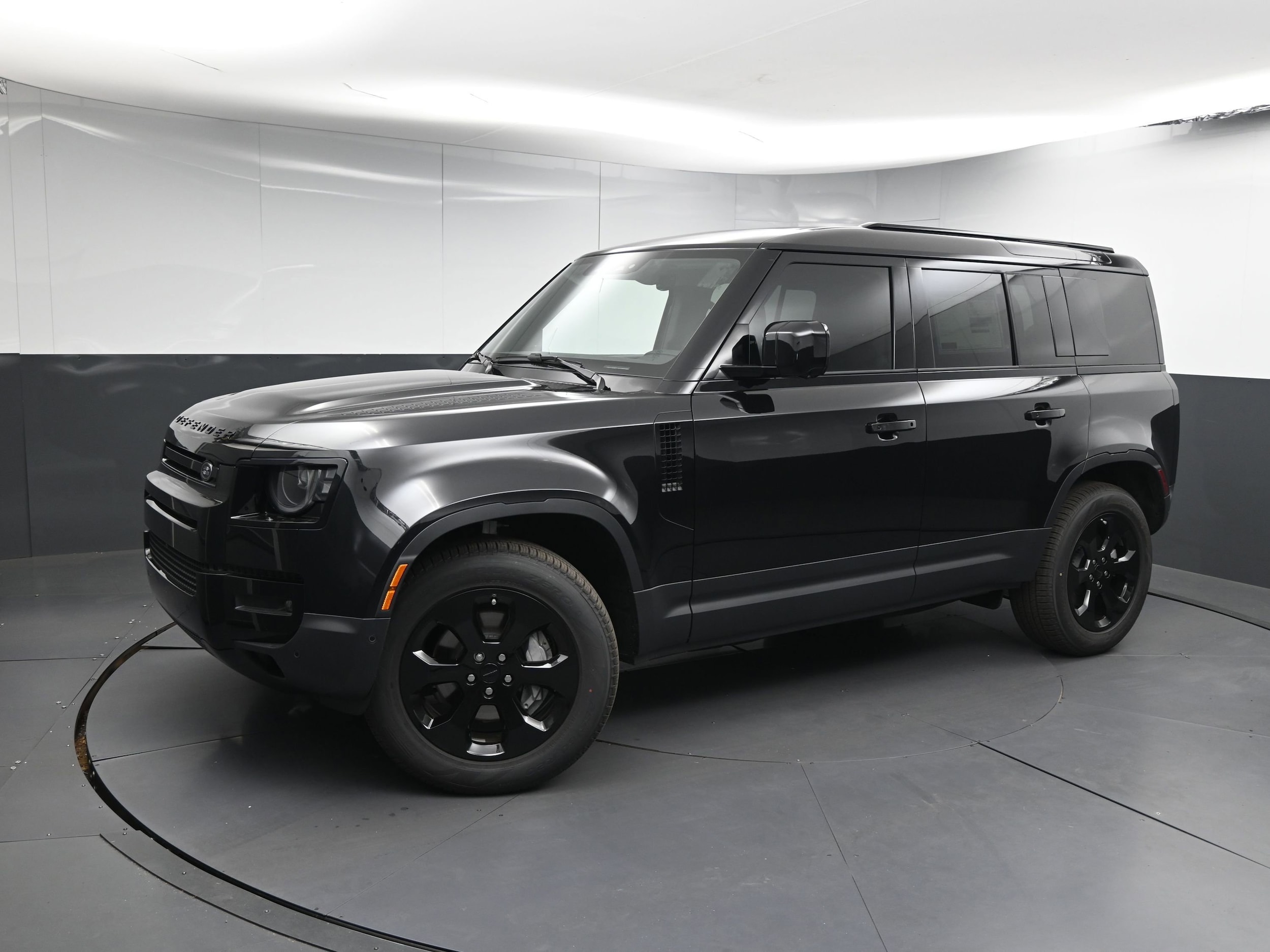 2026 Land Rover Defender S's photo