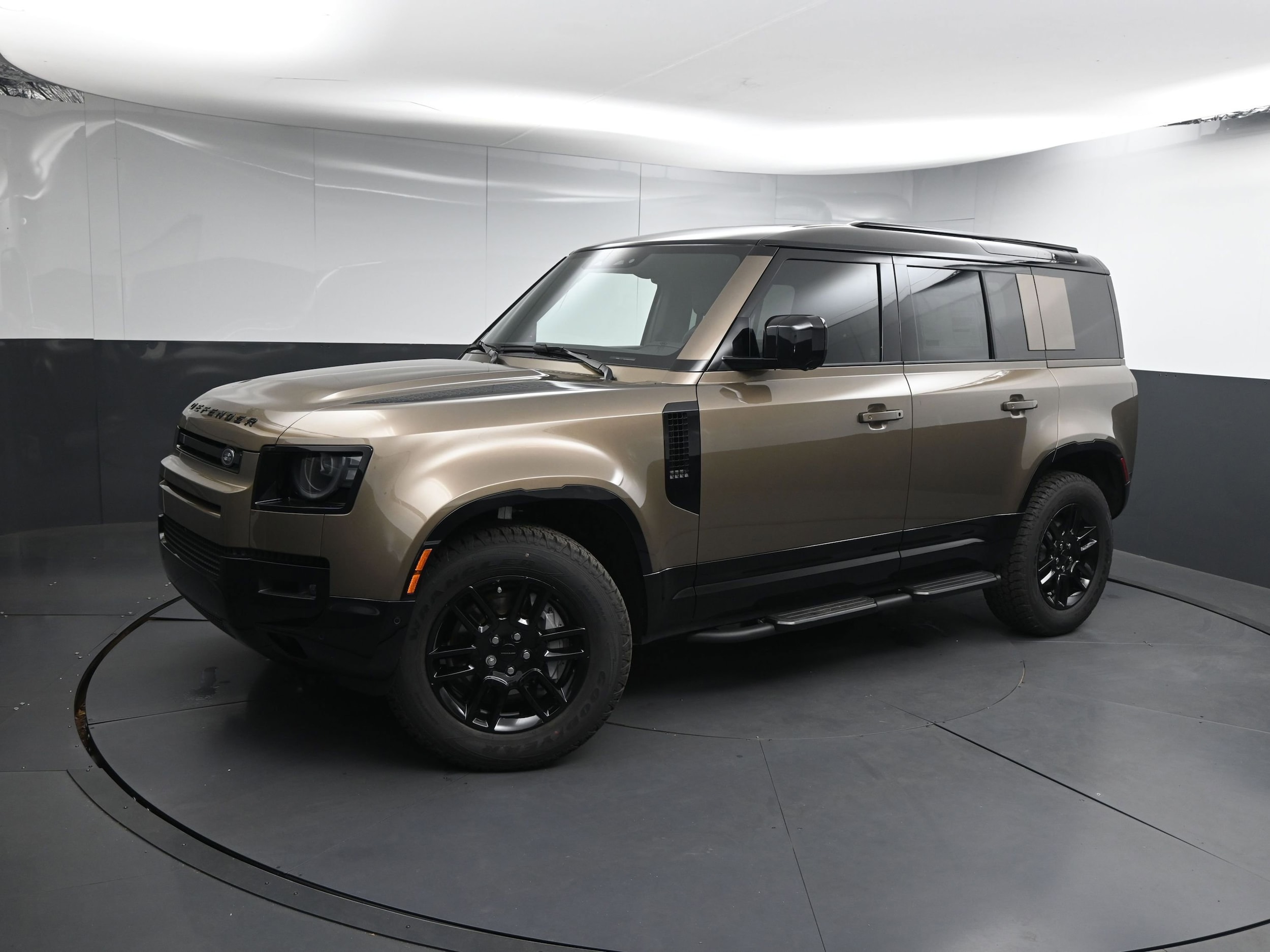 2026 Land Rover Defender X-Dynamic SE's photo