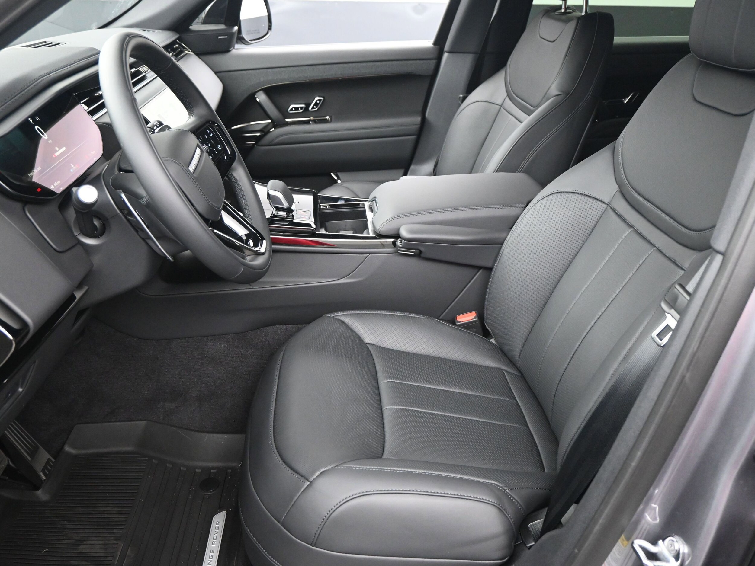 2025 Land Rover Range Rover Sport SE photo 4