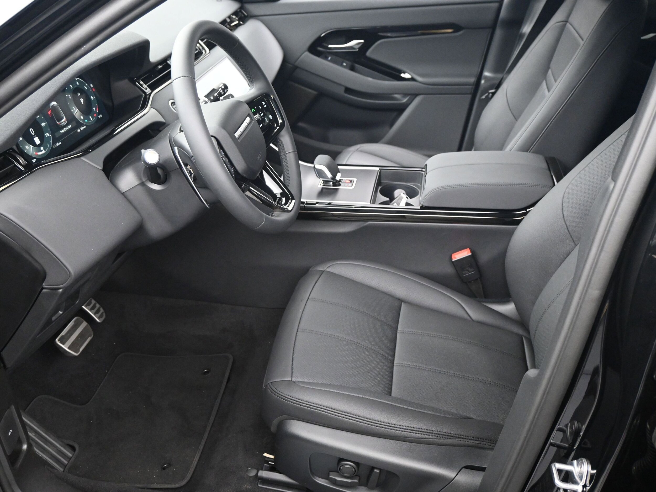 2026 Land Rover Range Rover Evoque Dynamic SE photo 3