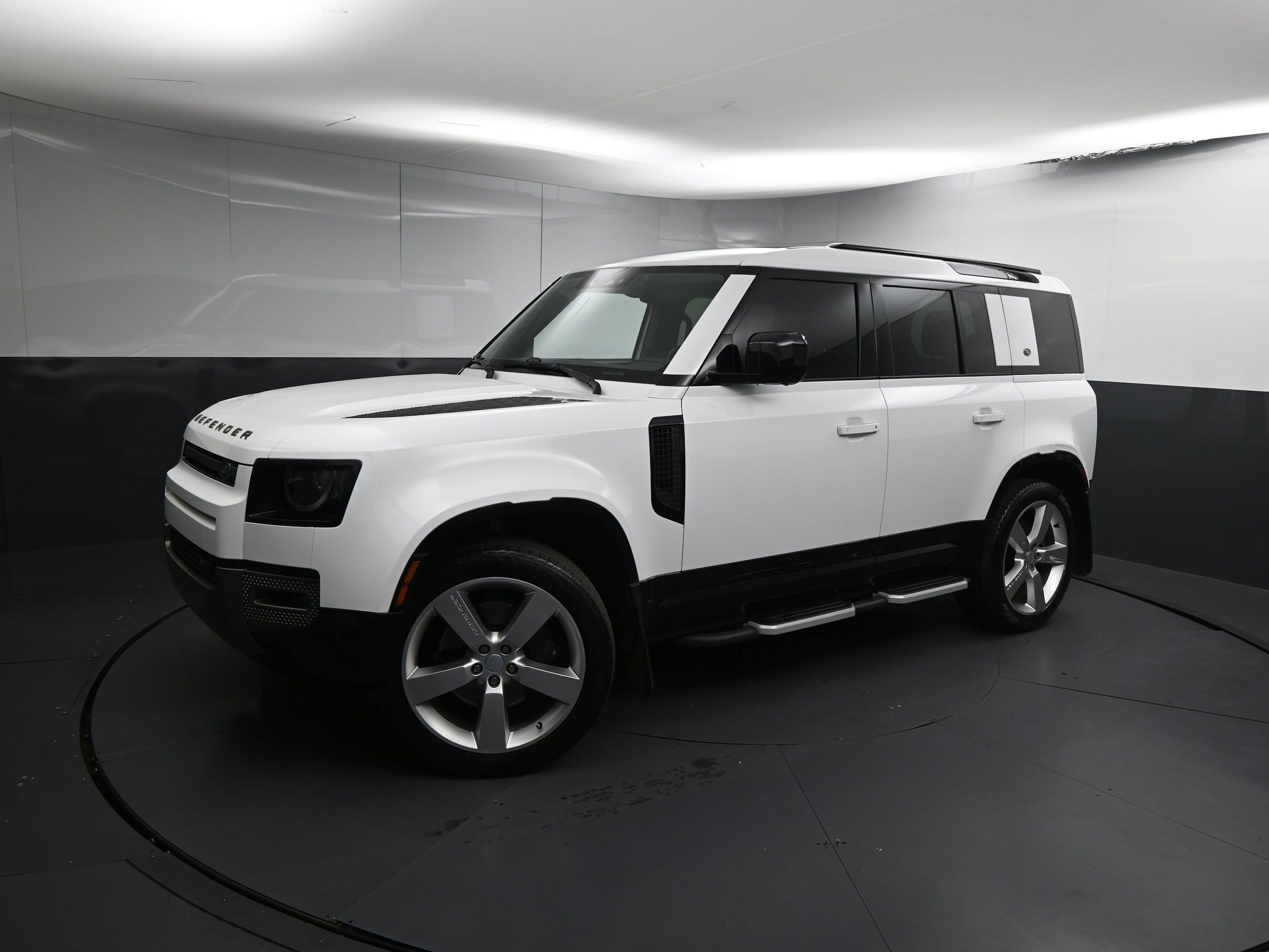 2023 Land Rover Defender X-Dynamic SE's photo