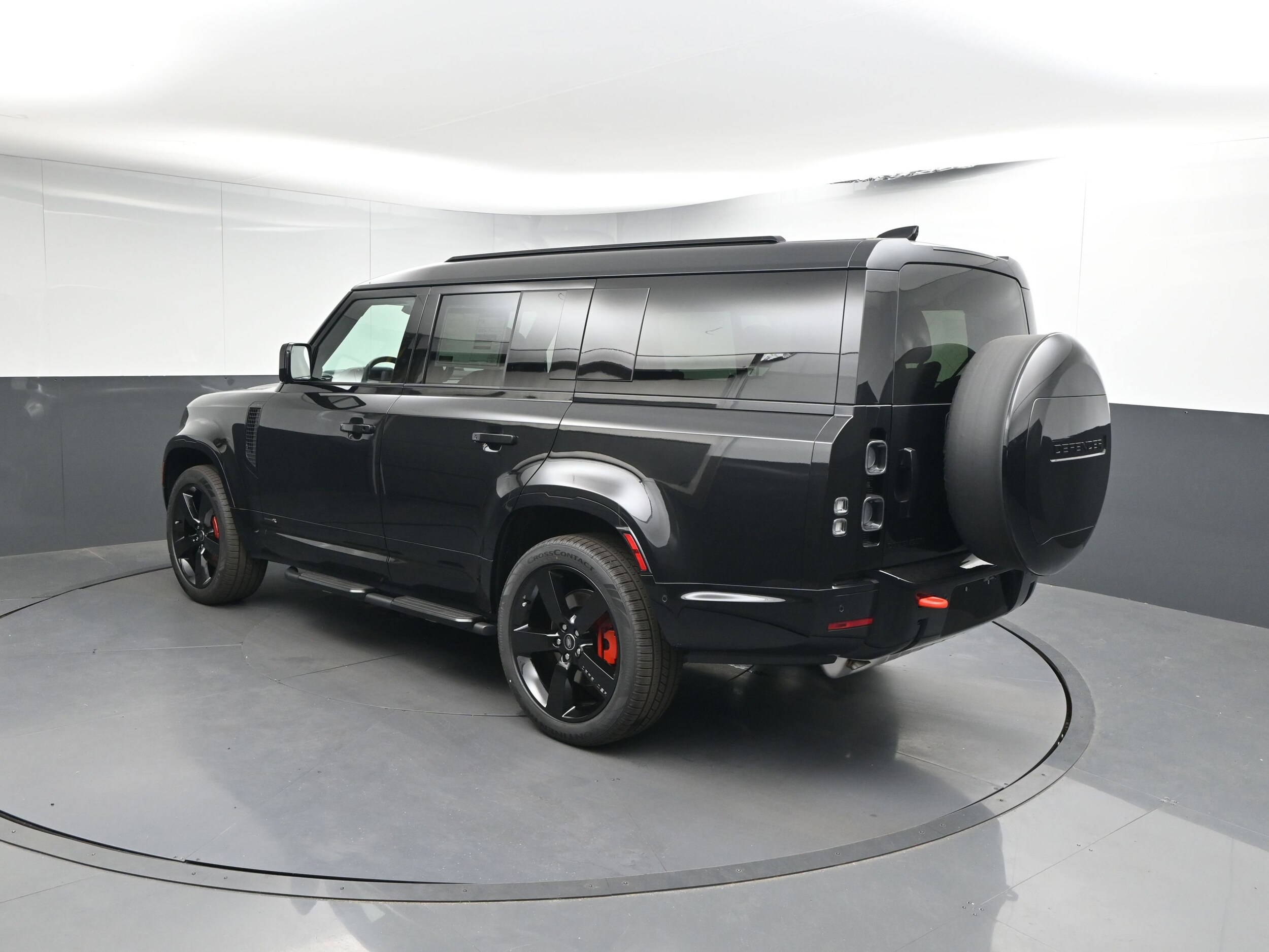 2025 Land Rover Defender 130 X photo 3
