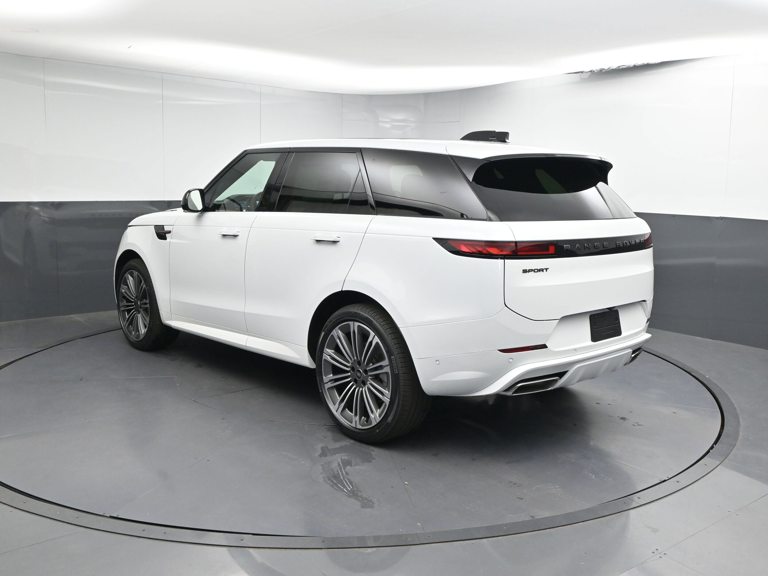 2025 Land Rover Range Rover Sport SE photo 2