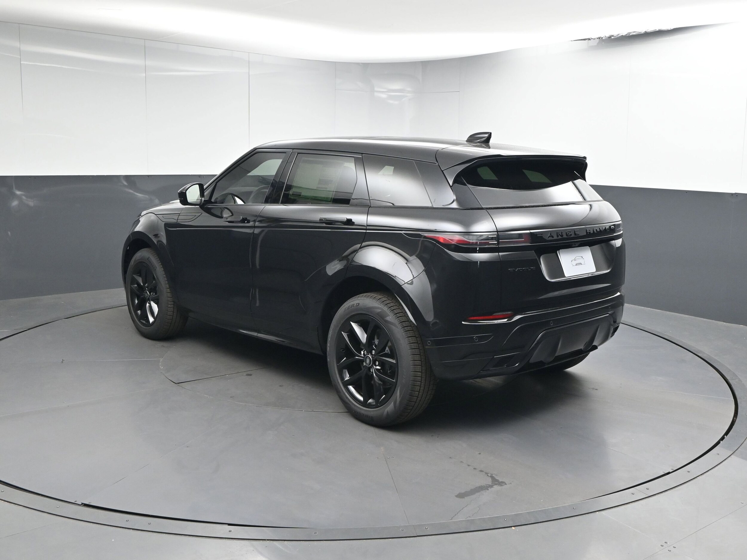2026 Land Rover Range Rover Evoque Dynamic SE photo 2