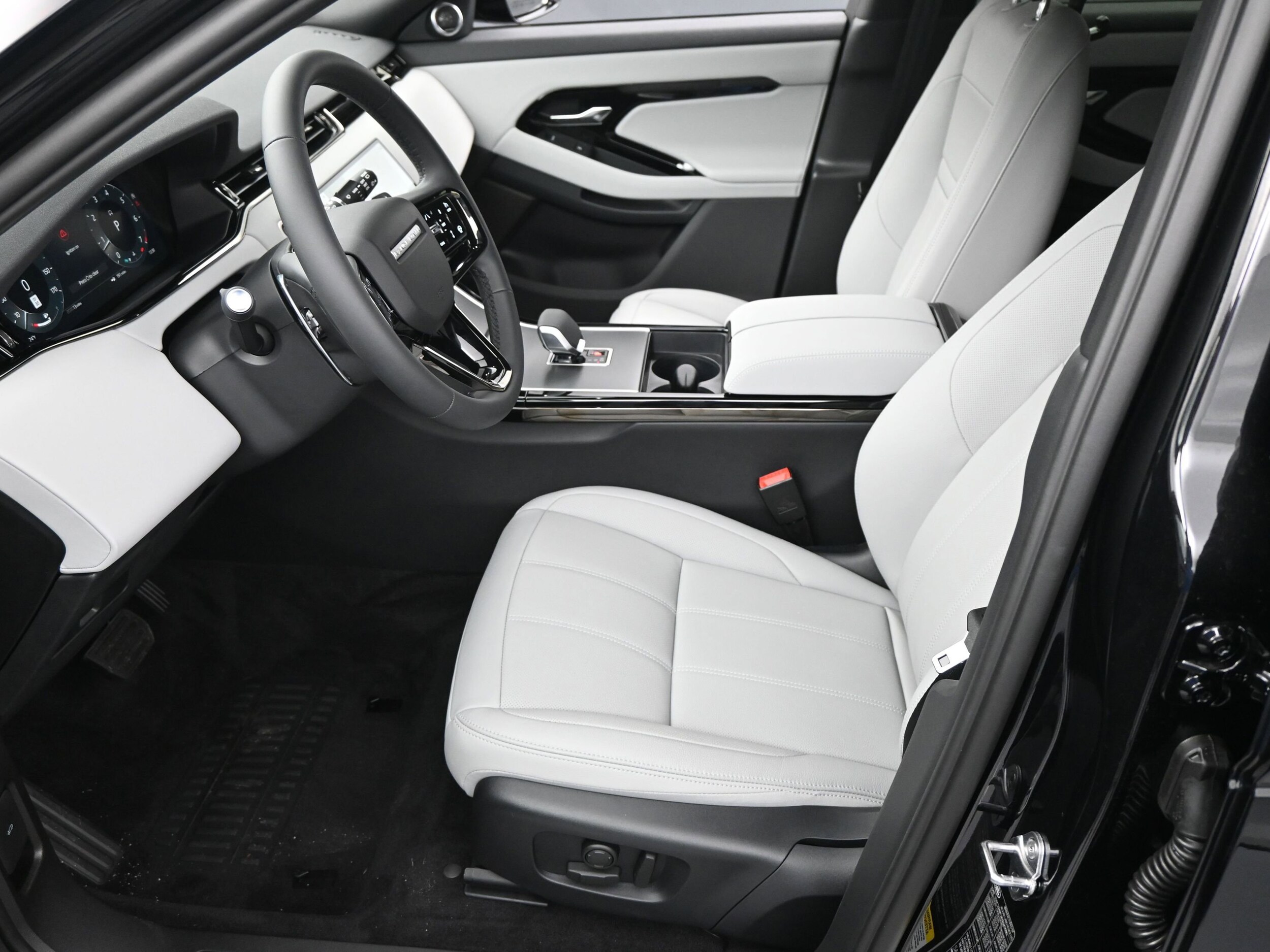 2026 Land Rover Range Rover Evoque S photo 4