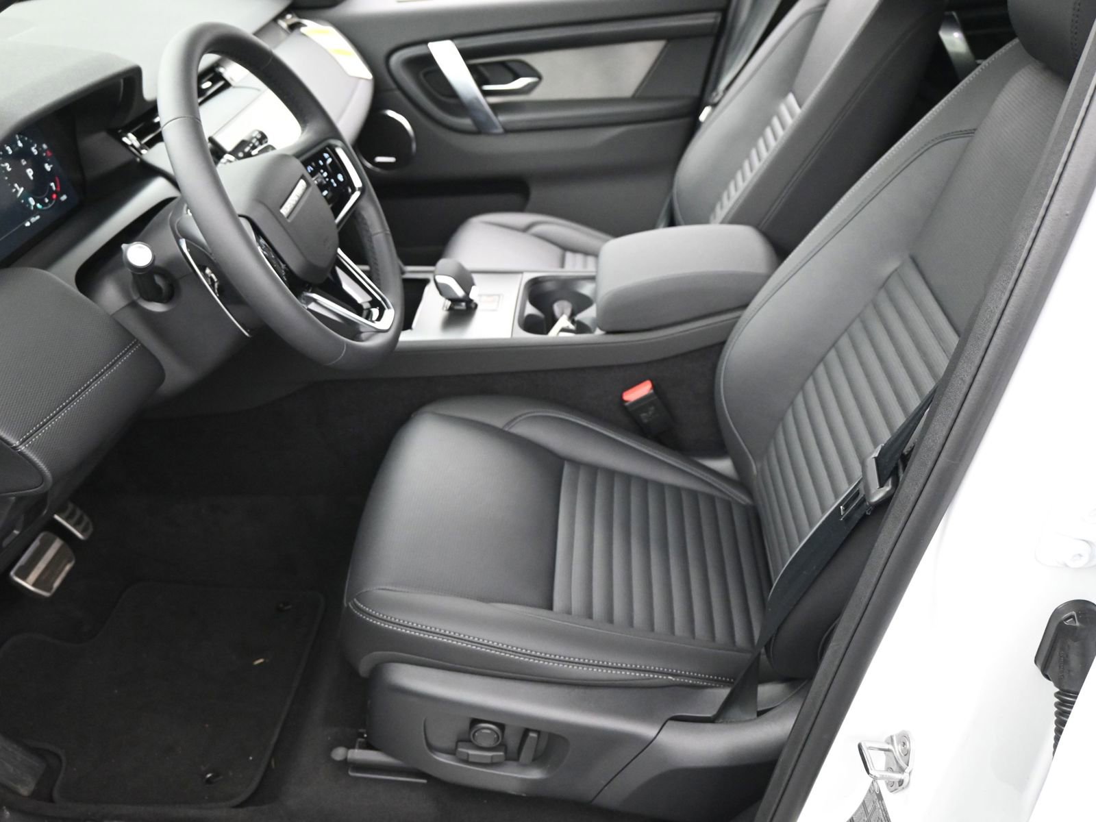 2025 Land Rover Discovery Sport Dynamic SE photo 4