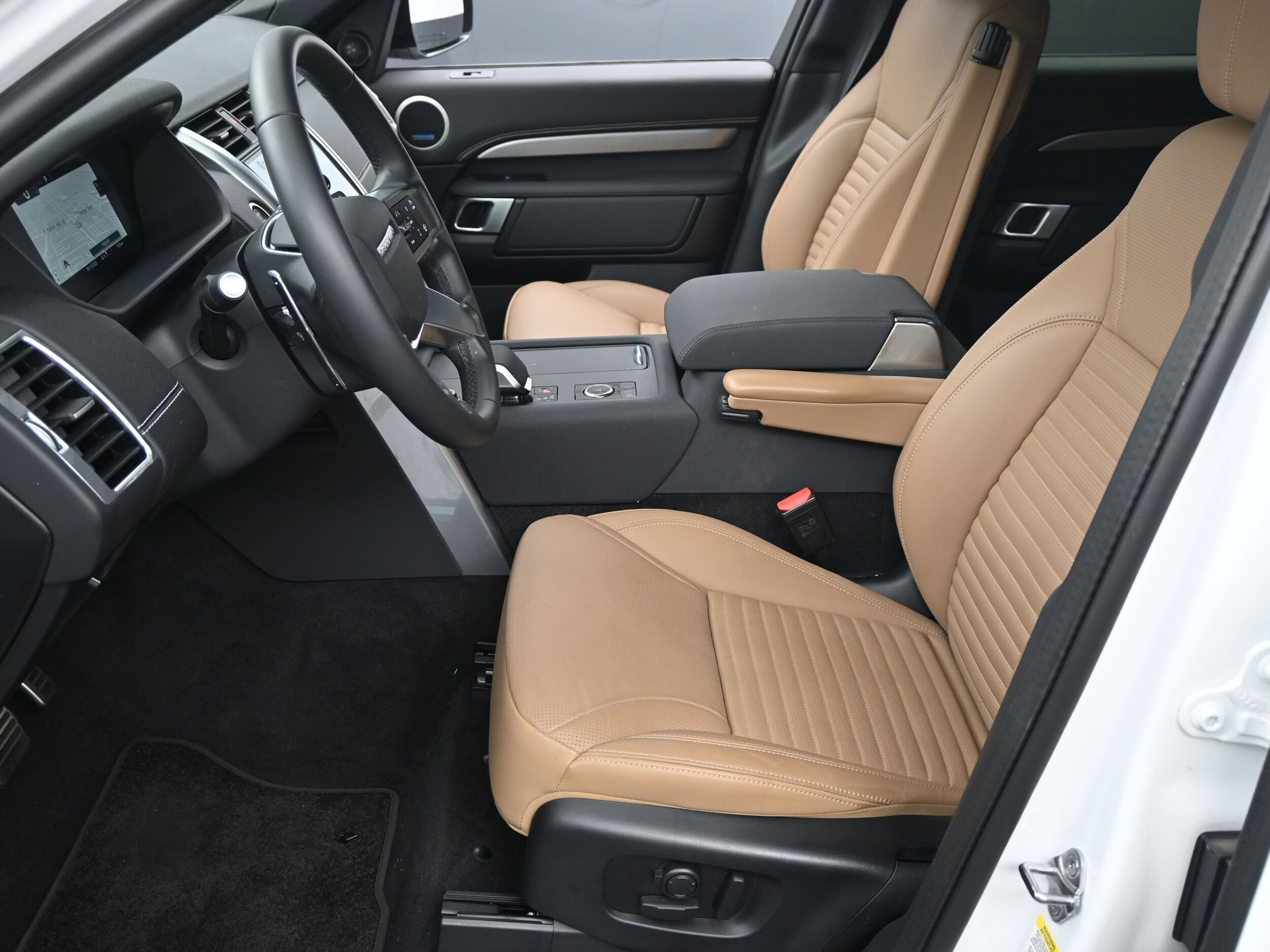 2025 Land Rover Discovery P360 Dynamic SE photo 3