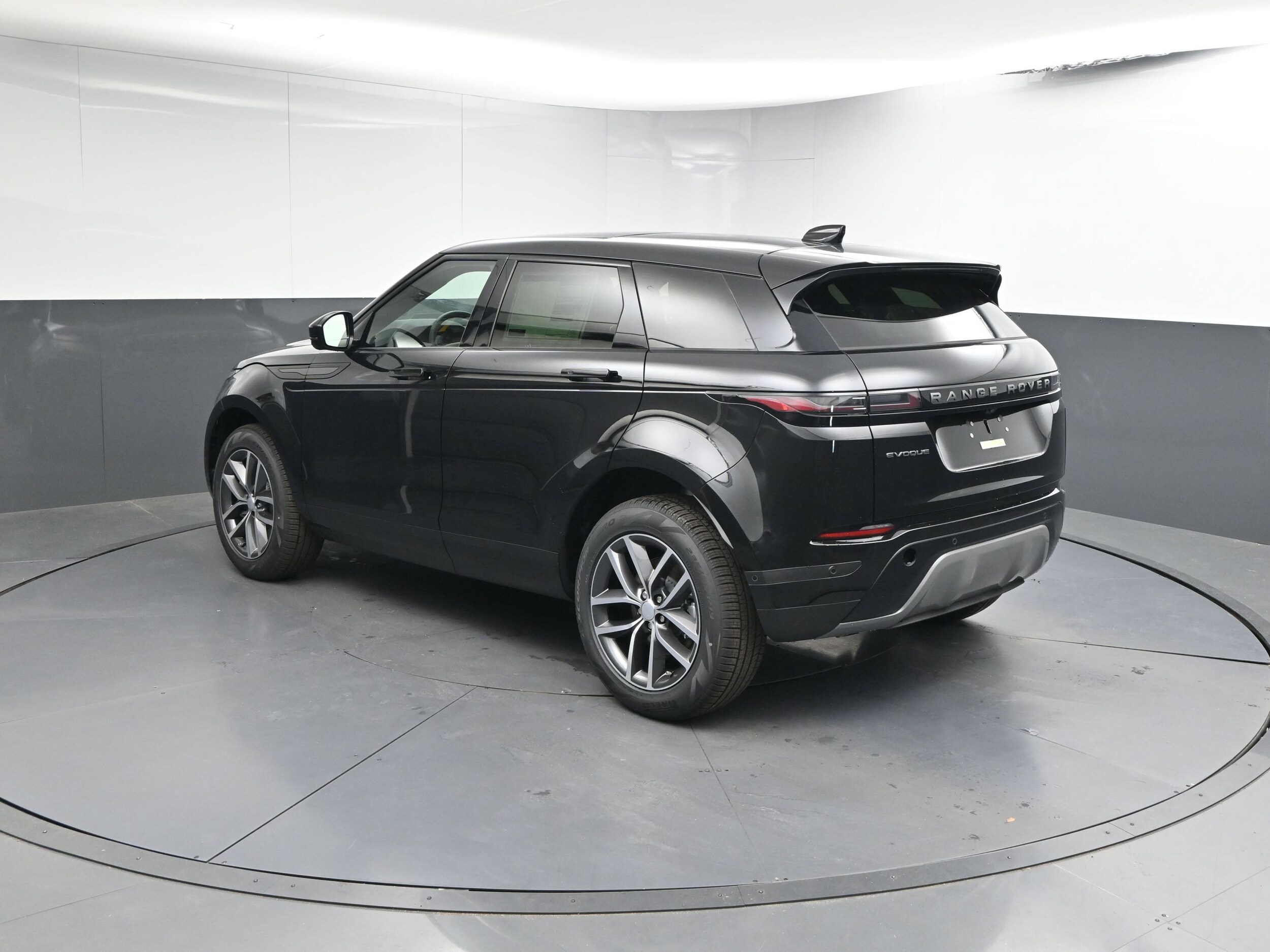 2026 Land Rover Range Rover Evoque S photo 3